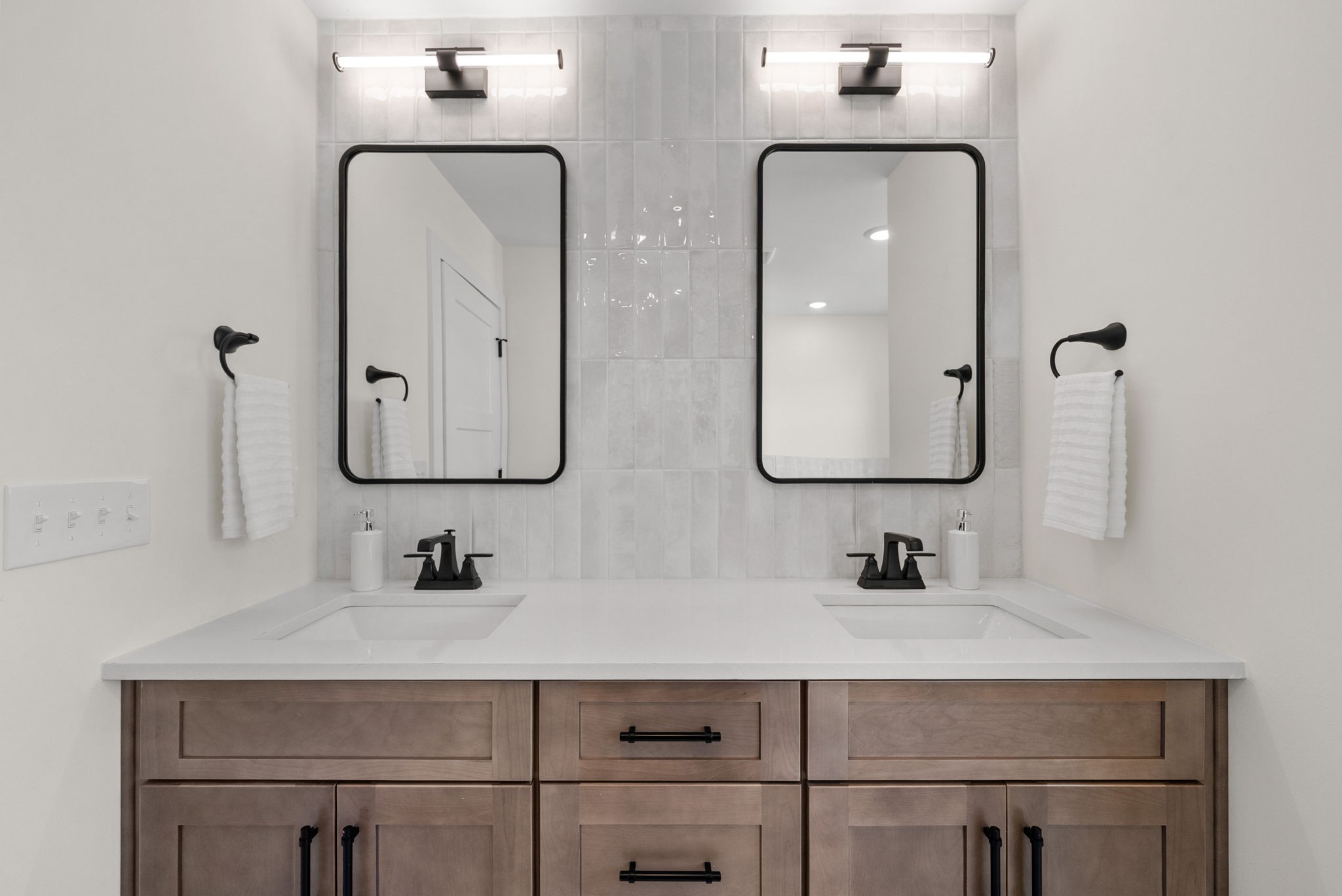 Clarksville, Tennessee 37043, United States, 3 Bedrooms Bedrooms, ,3 BathroomsBathrooms,Residential,Active,182923