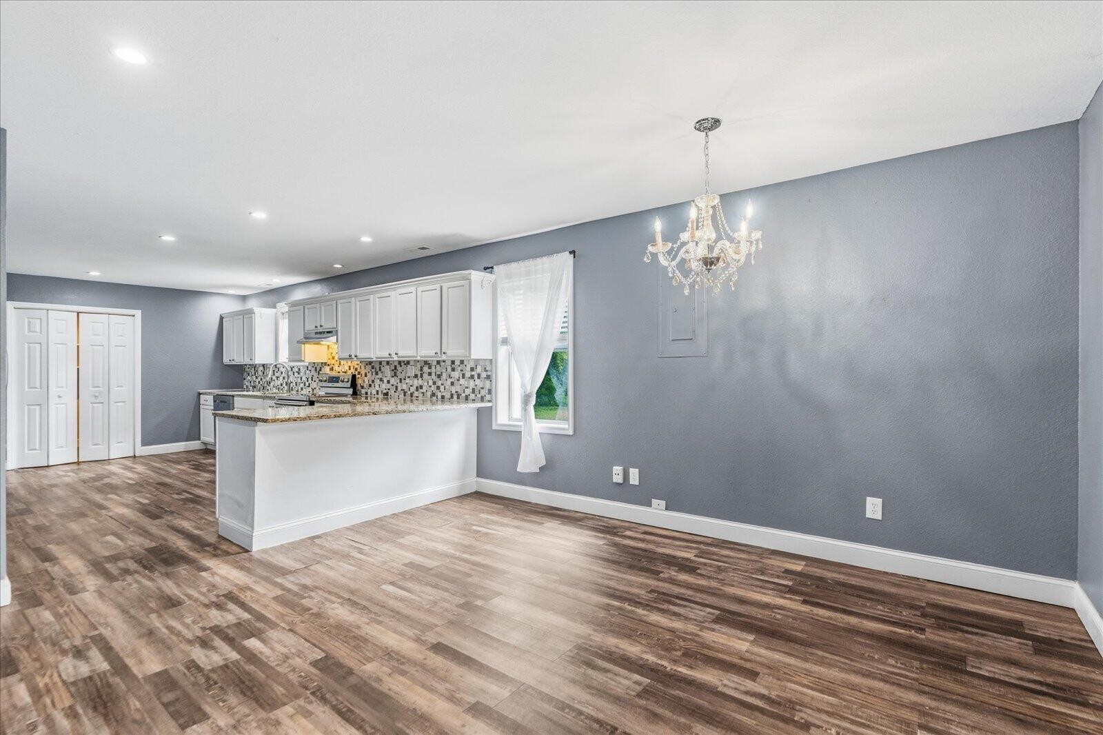 5313 Taft Highway