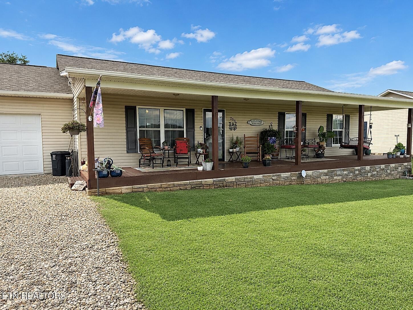 253 Ramblin Rd