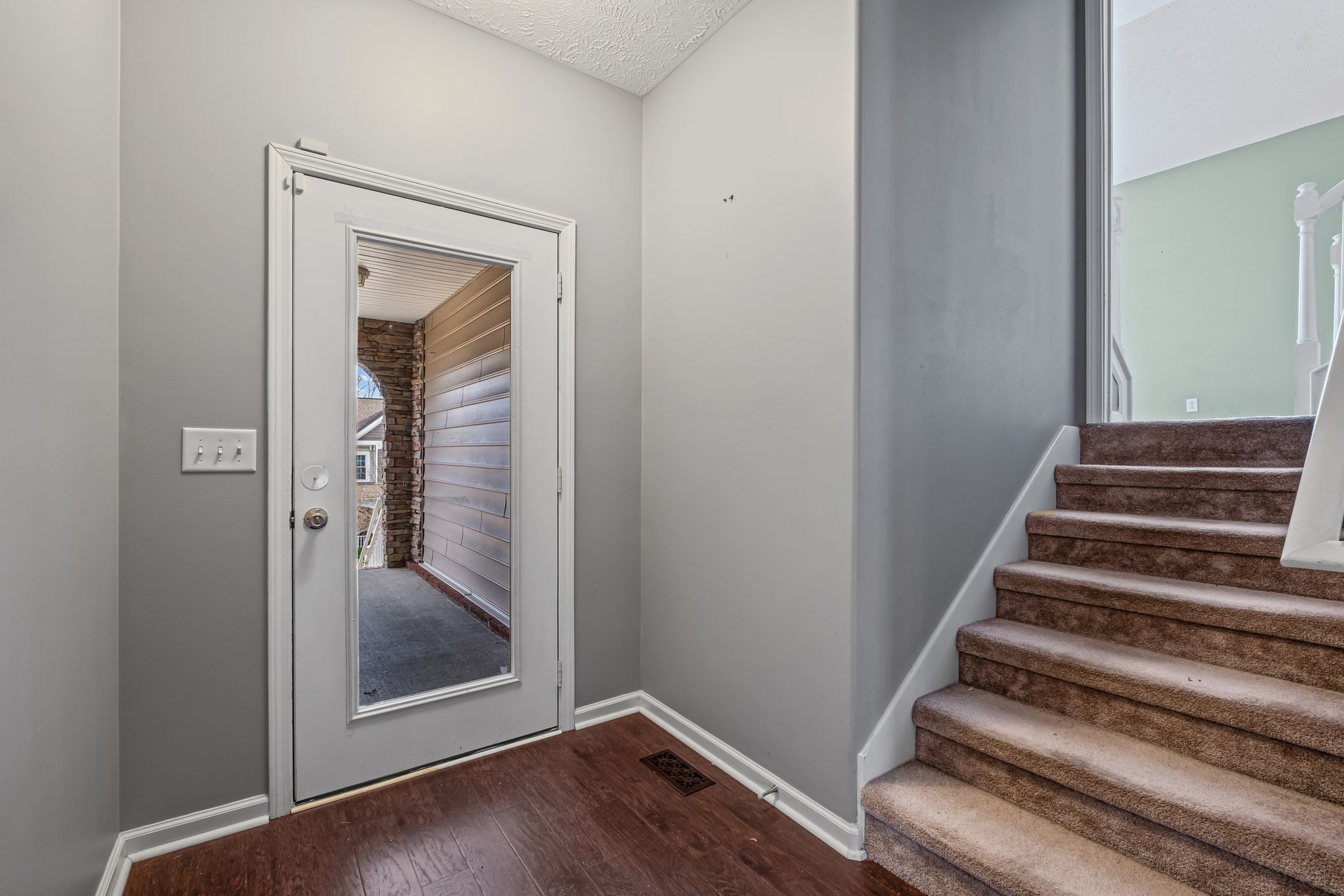 1812 Woodland Pointe Dr