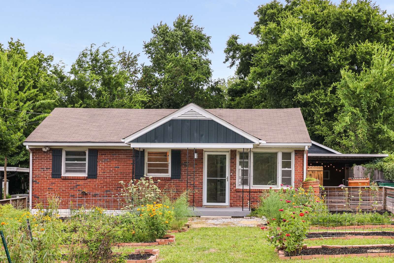 207 Maplewood Trce