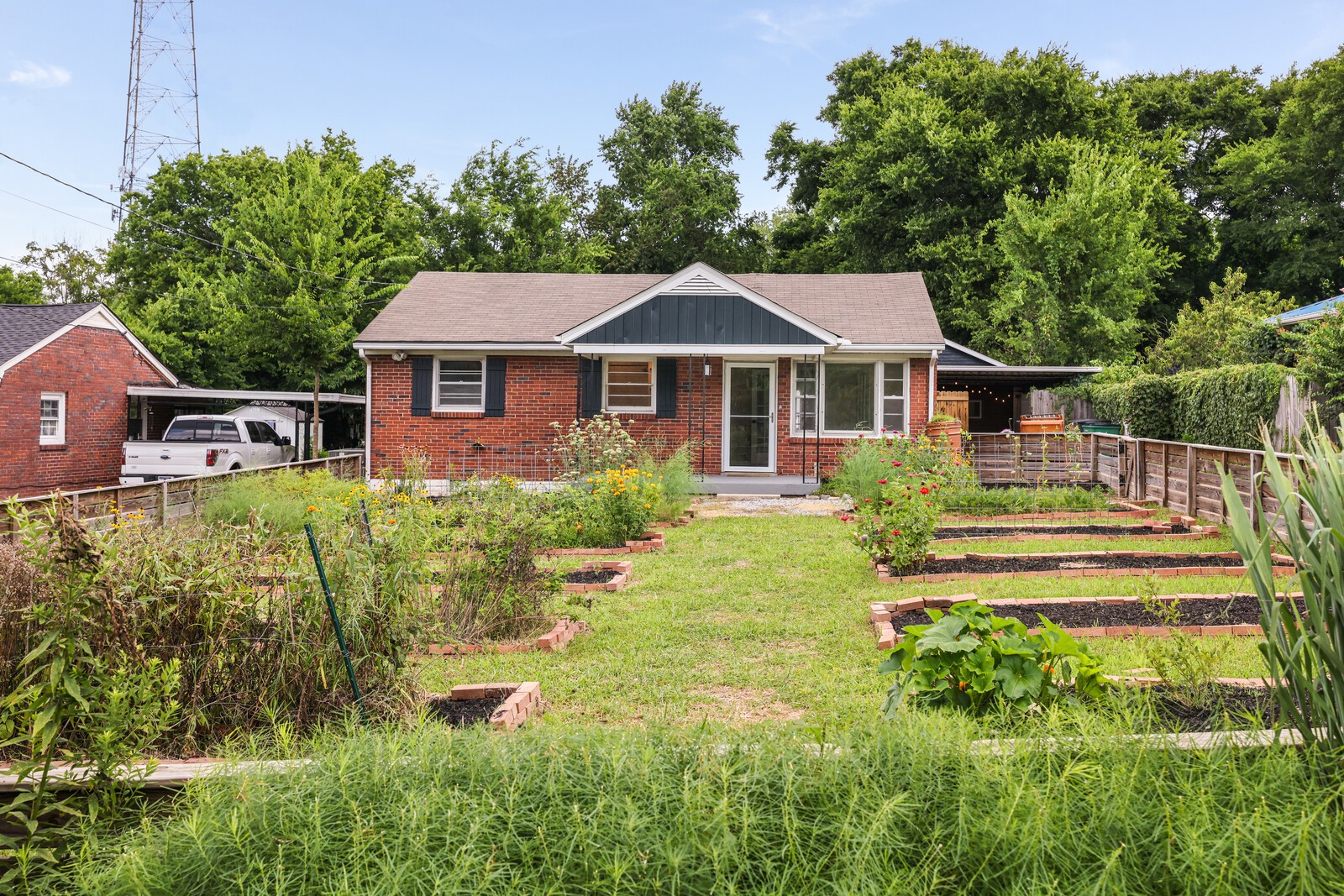 207 Maplewood Trce