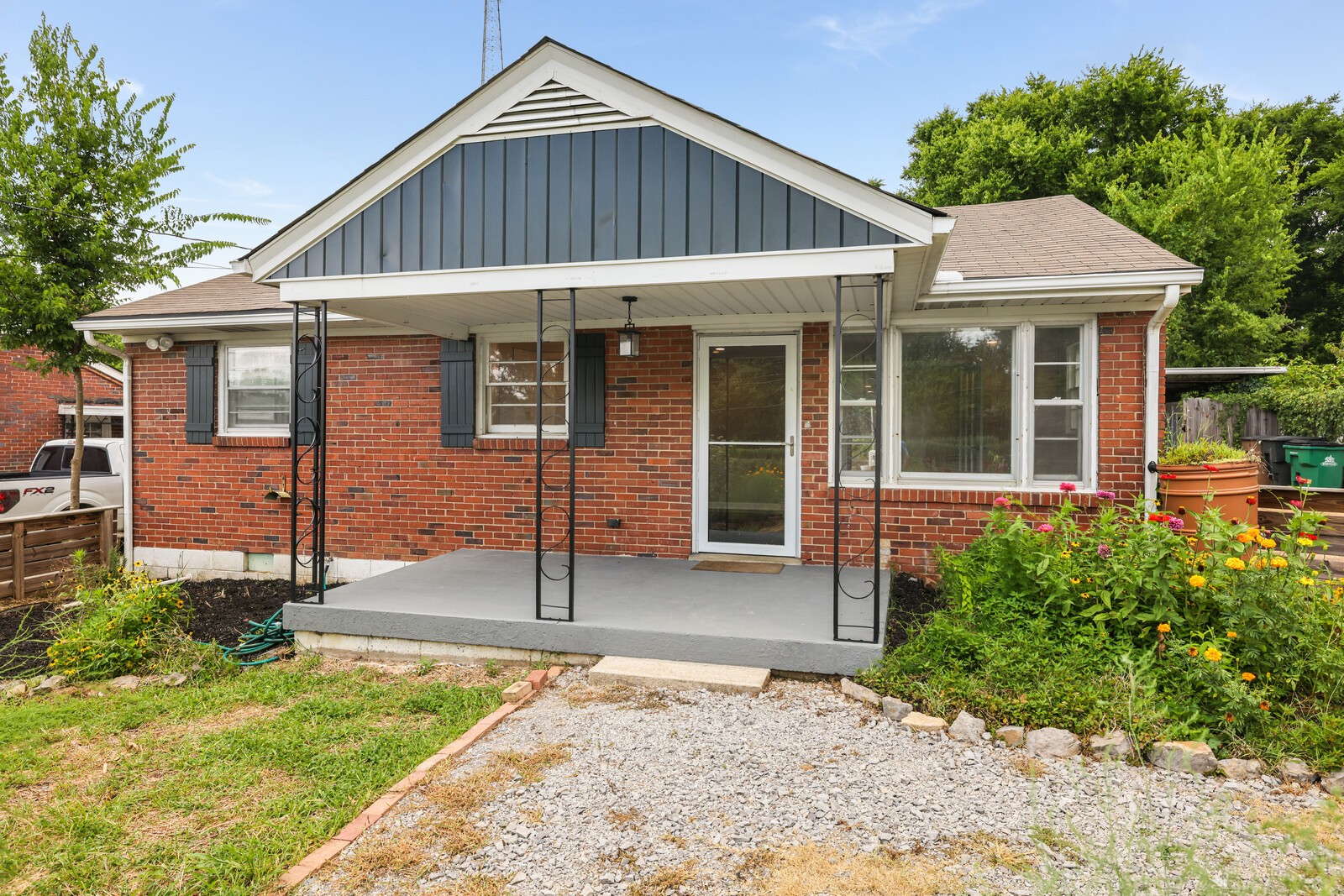 207 Maplewood Trce