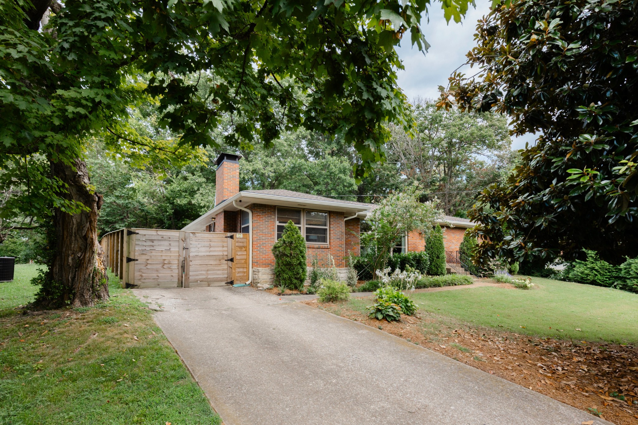 3318 Dumas Dr