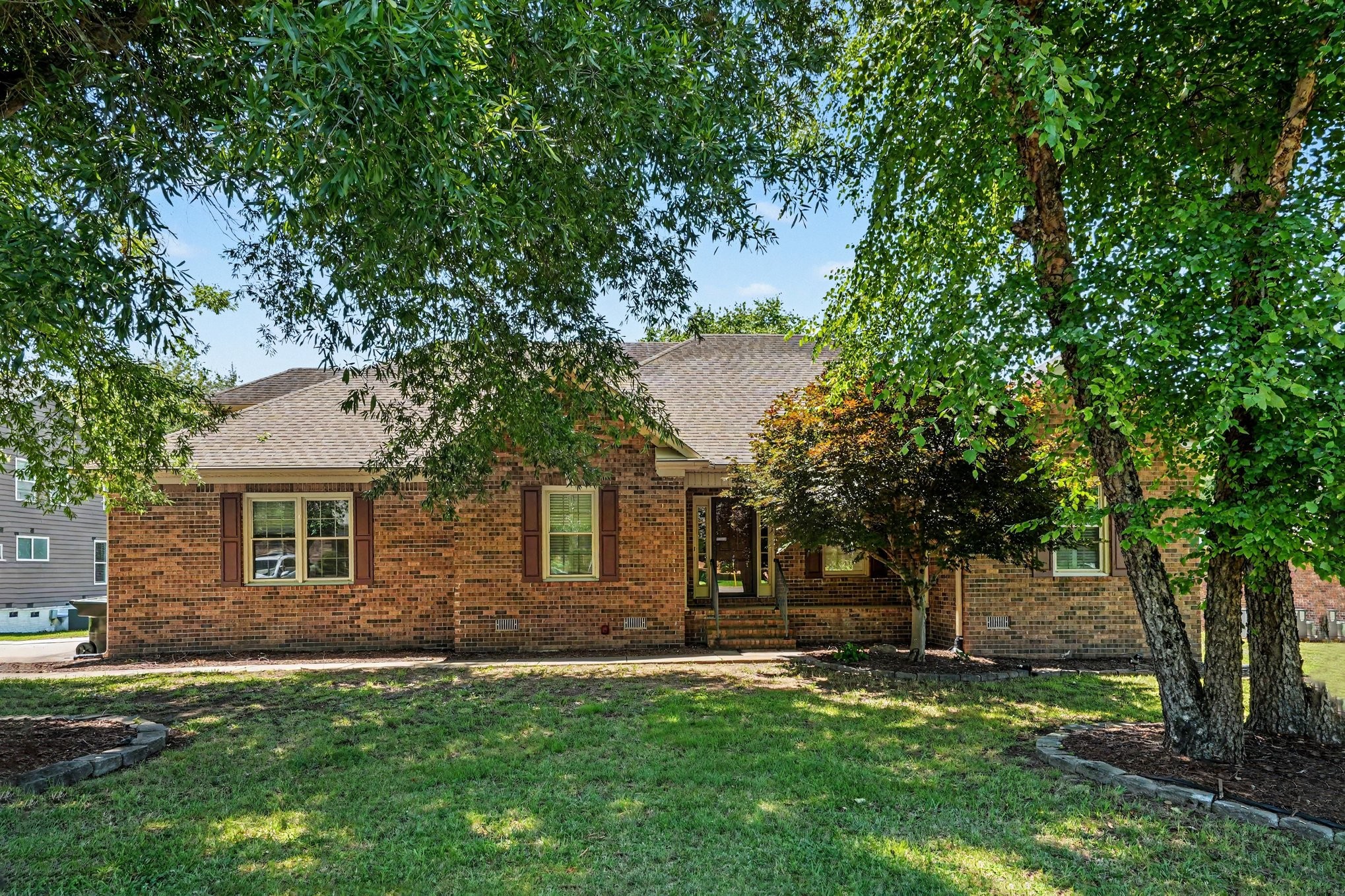 519 Redstone Dr - Photo 3