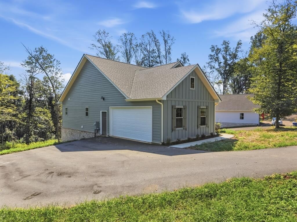 629 Forest Circle
