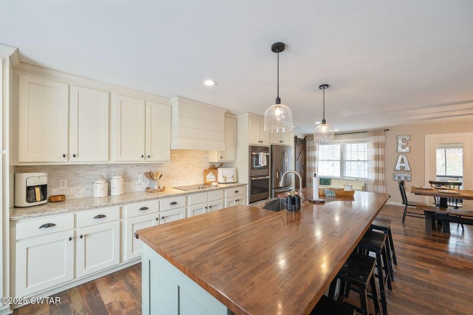 607 Colonial Dr