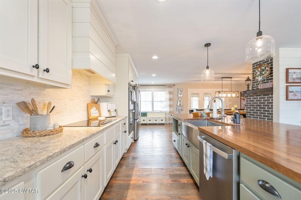 607 Colonial Dr