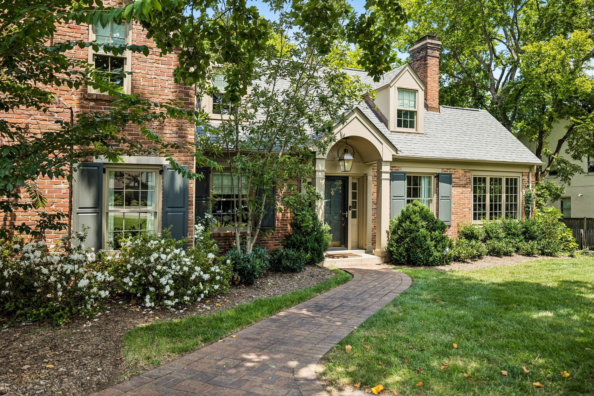 4-bed home sold in Nashville, TN 37215, 2004 Overhill Dr 2004 Overhill Dr, Nashville TN 37215 4-bed home, photo 4 of 60