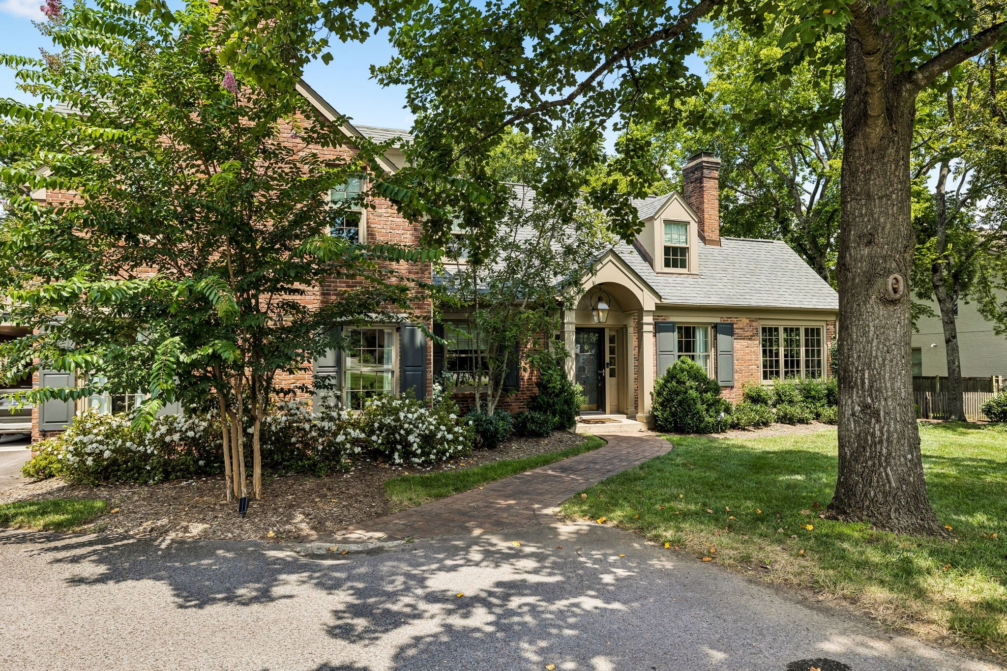 4-bed home sold in Nashville, TN 37215, 2004 Overhill Dr 2004 Overhill Dr, Nashville TN 37215 4-bed home, photo 2 of 60