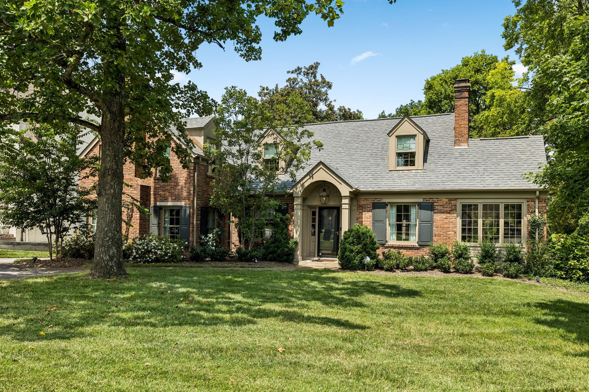 4-bed home at 2004 Overhill Dr, Nashville, sold October 12, 2026