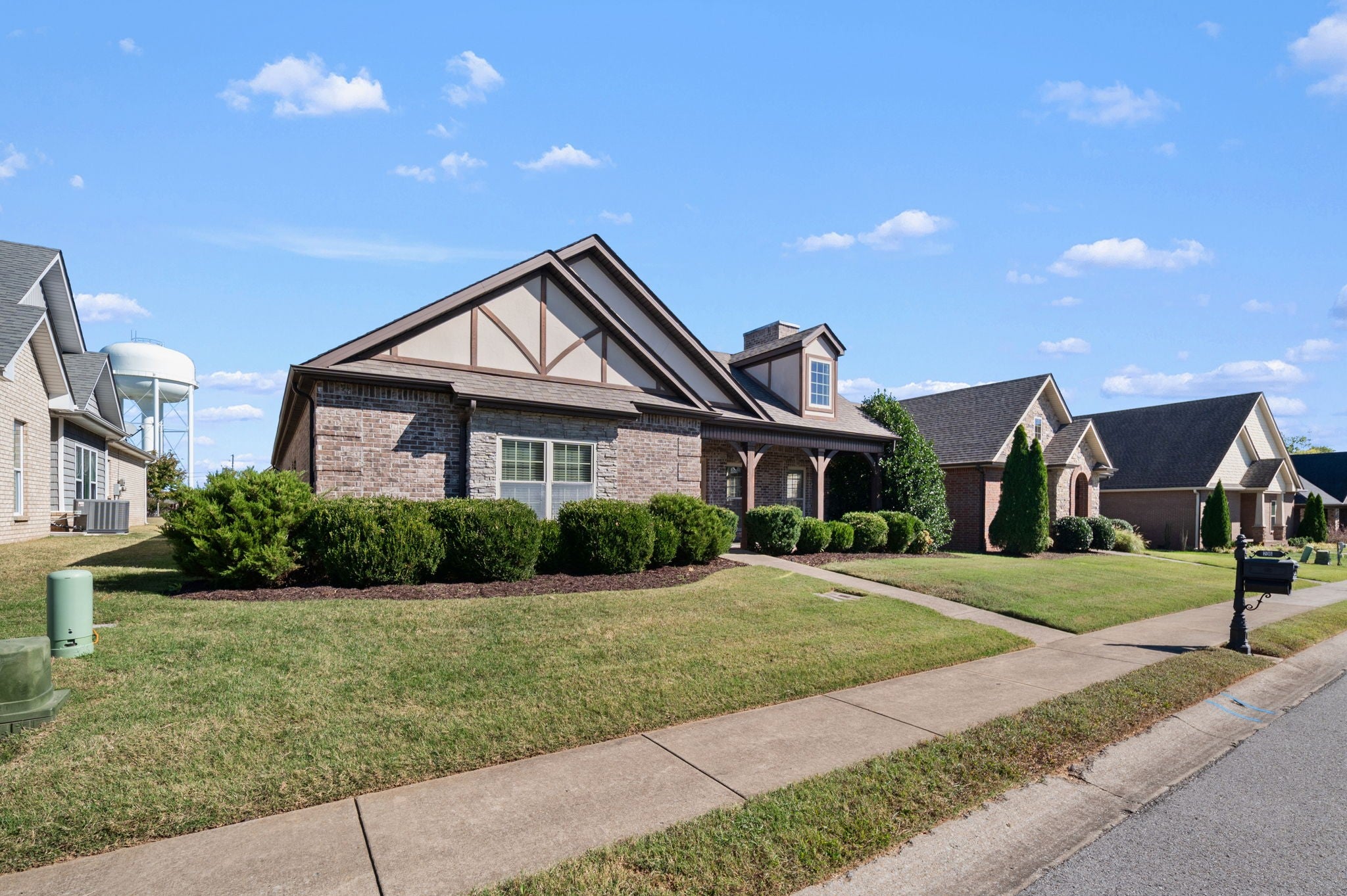 206 Dorchester Cir