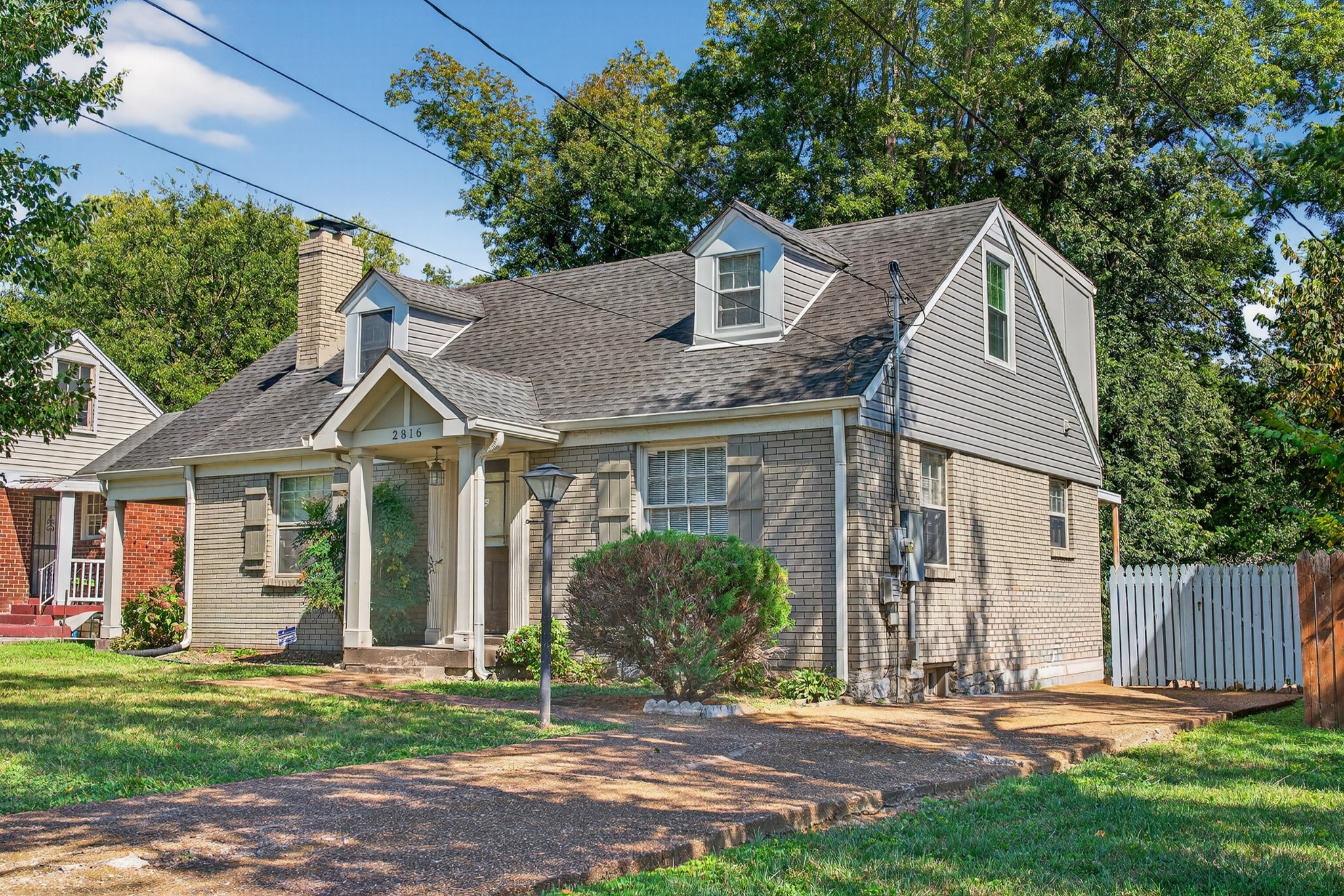 2816 Bronte Ave