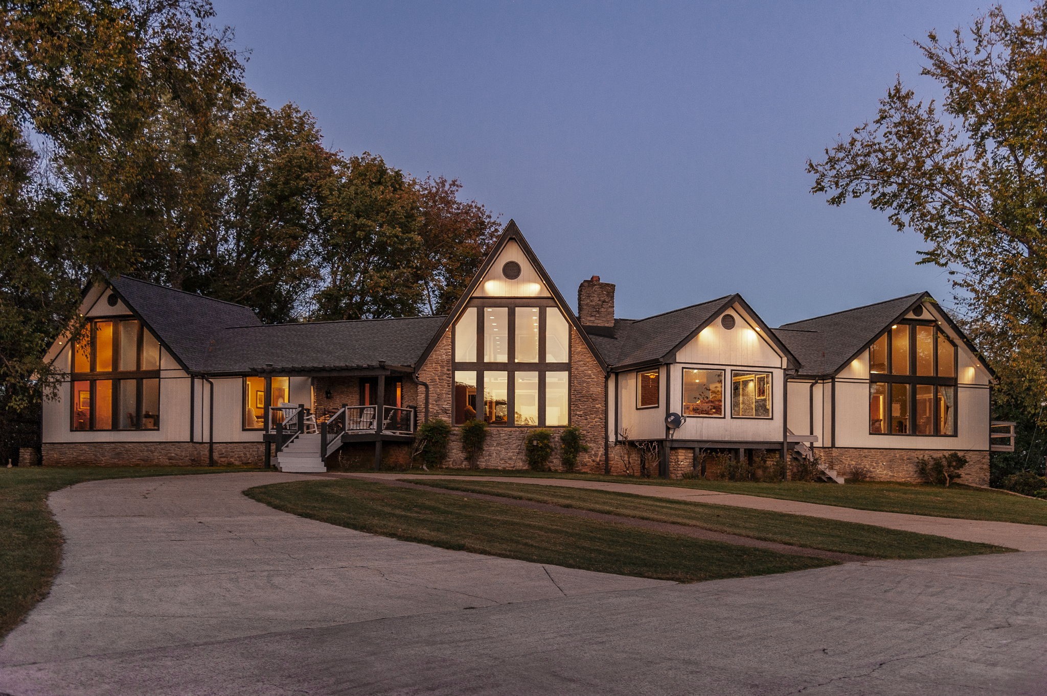 1063 Hillview Dr