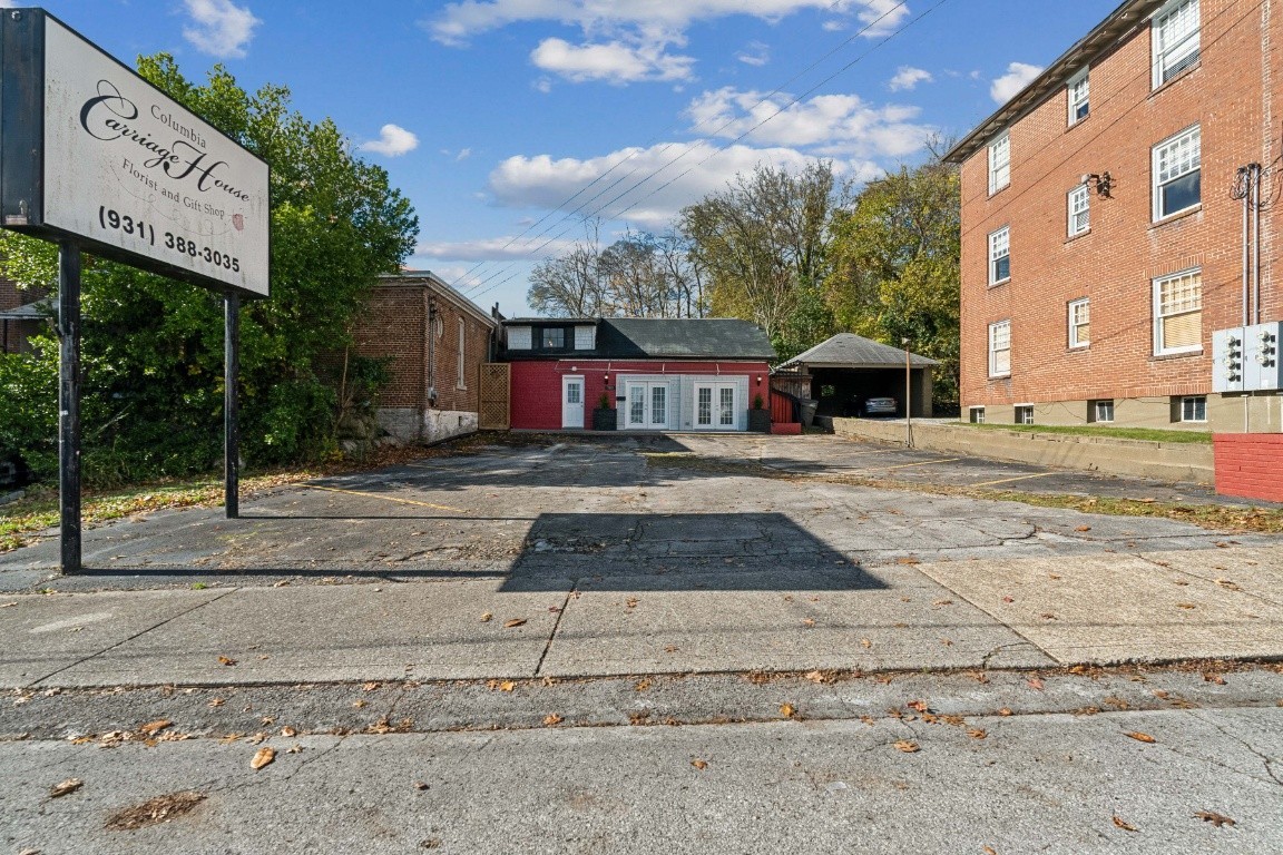 705 Dunnington St