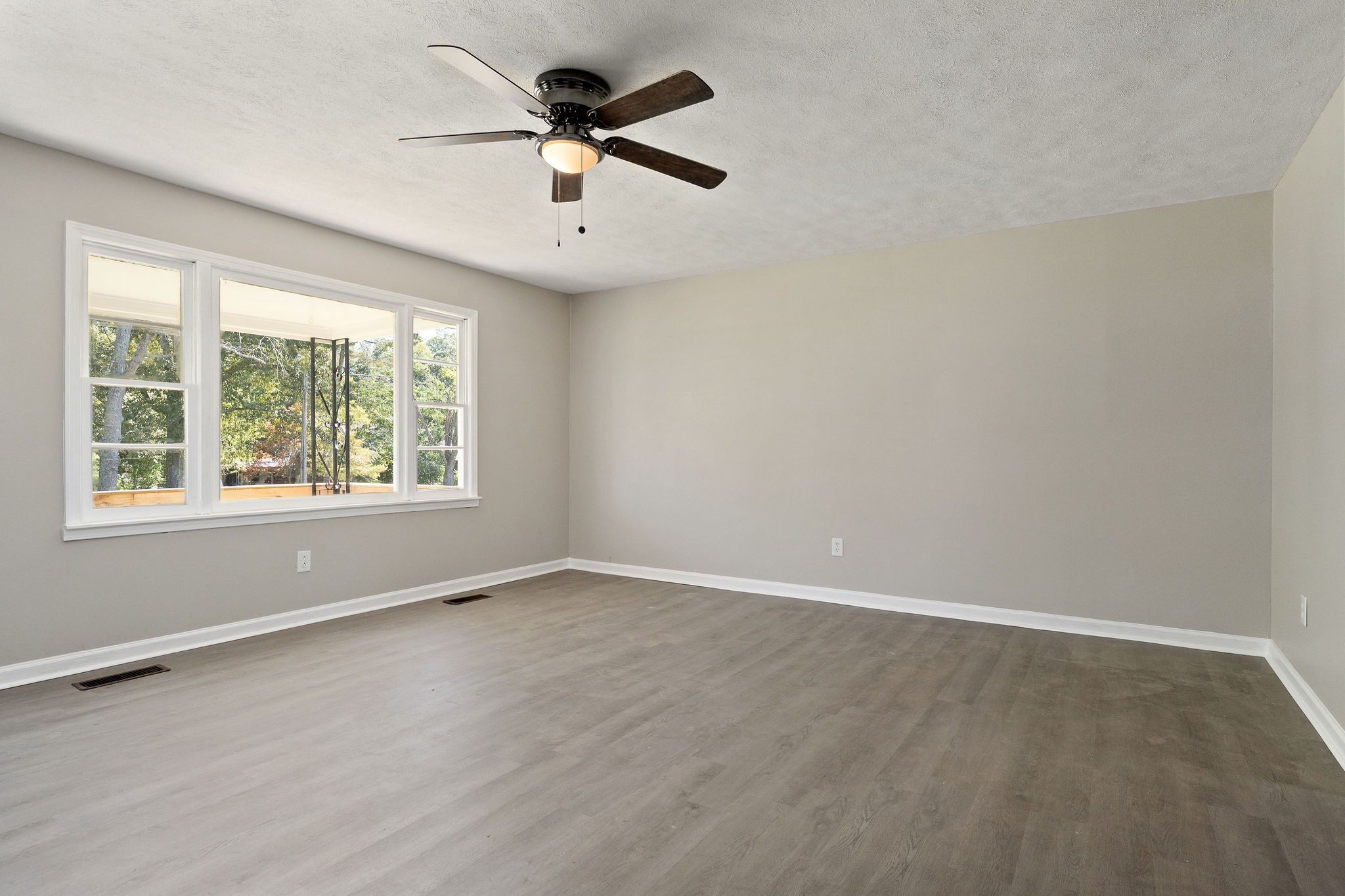 235 Meadowbrook Dr
