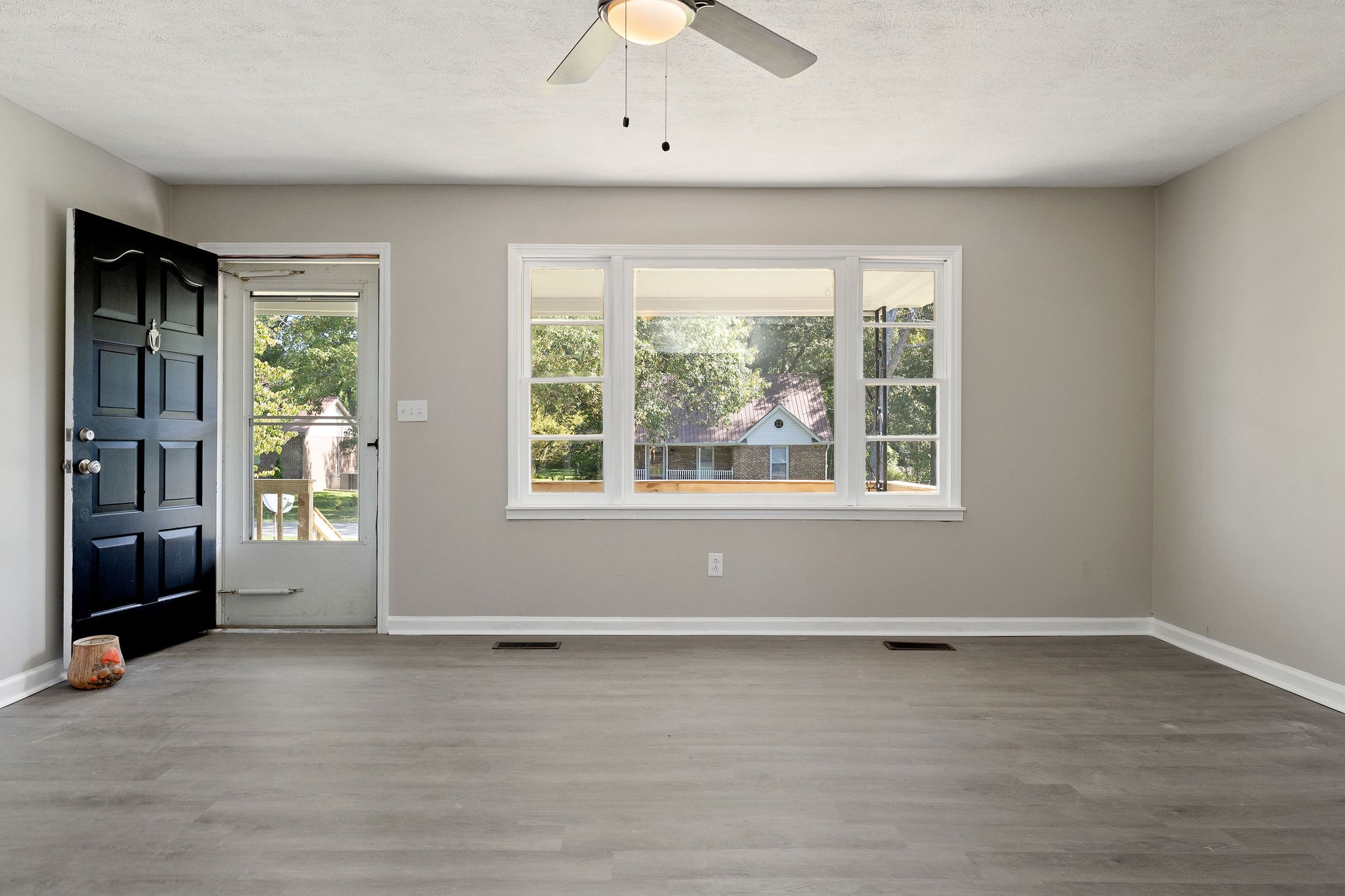 235 Meadowbrook Dr