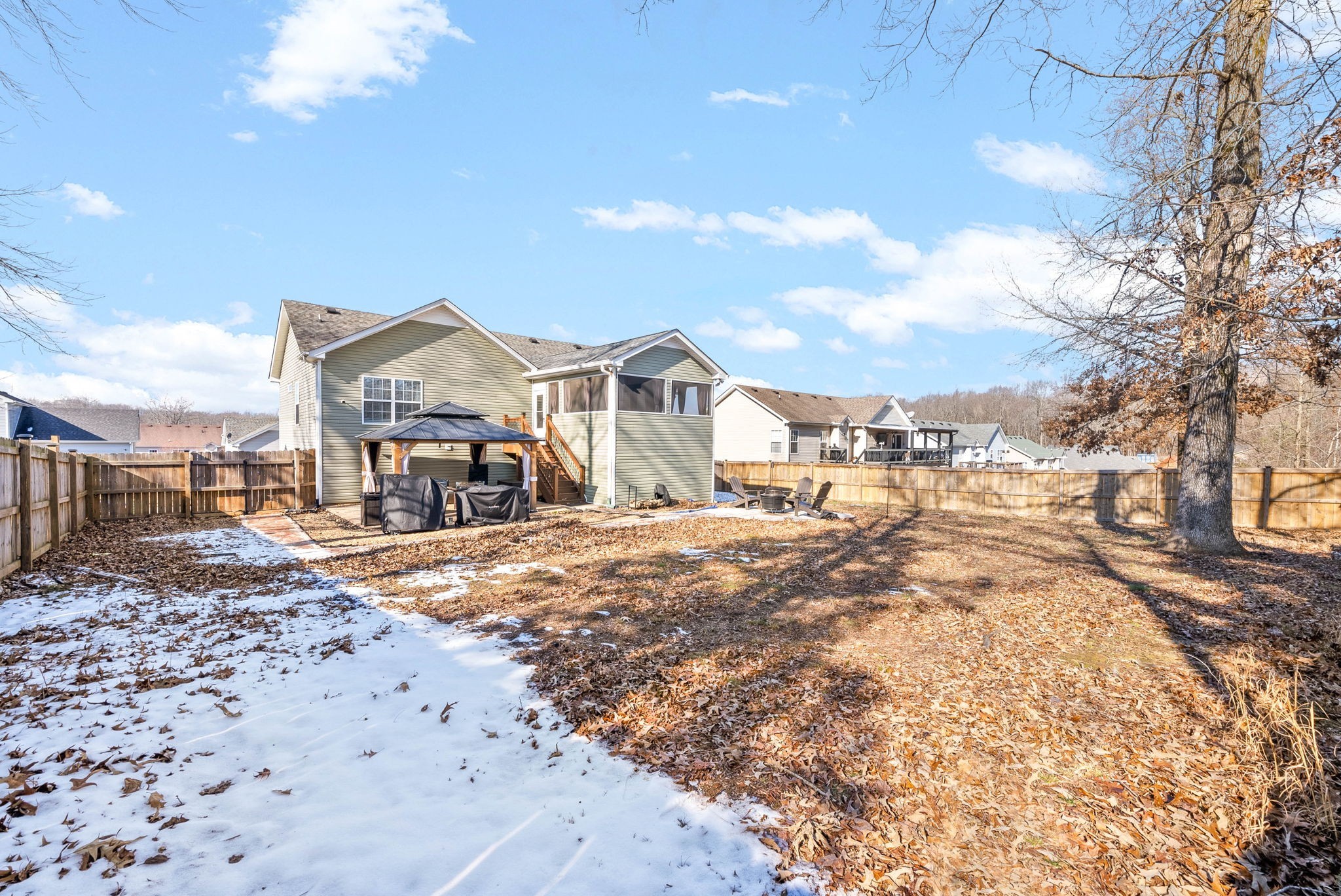 Clarksville, Tennessee 37042, United States, 4 Bedrooms Bedrooms, ,3 BathroomsBathrooms,Residential,Active,110670