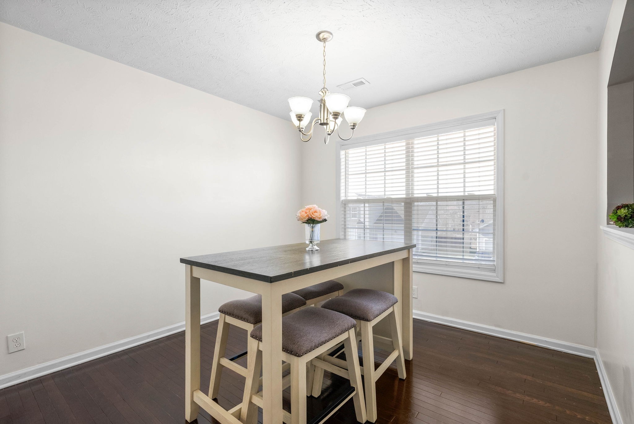 Clarksville, Tennessee 37042, United States, 4 Bedrooms Bedrooms, ,3 BathroomsBathrooms,Residential,Active,110670