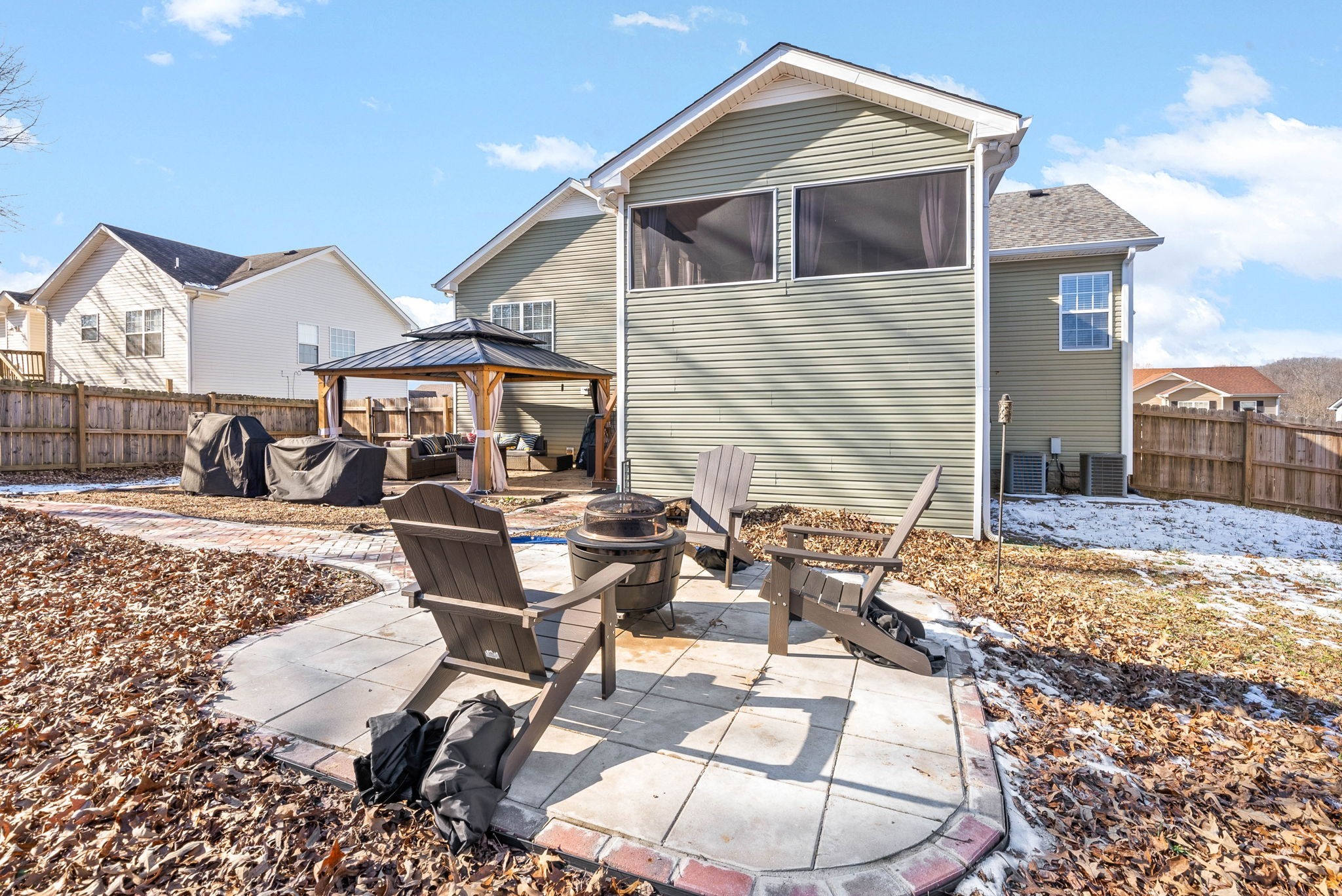 Clarksville, Tennessee 37042, United States, 4 Bedrooms Bedrooms, ,3 BathroomsBathrooms,Residential,Active,110670