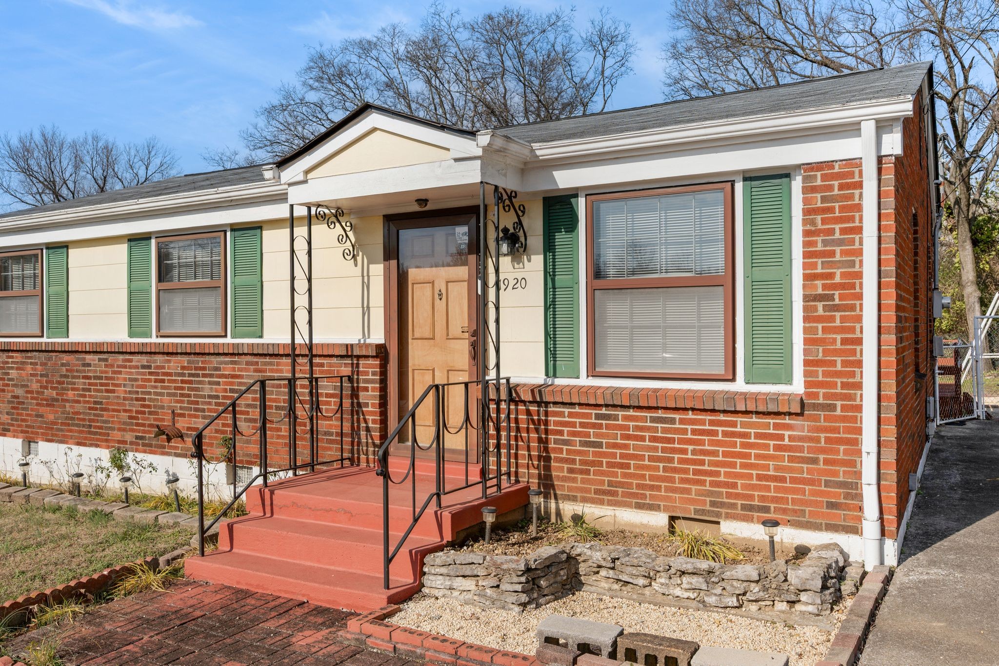 1920 Dabbs Ave