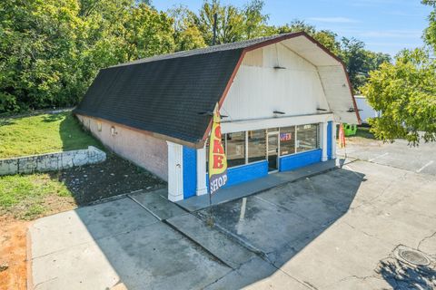 211 N Riverside Dr Clarksville TN 37040