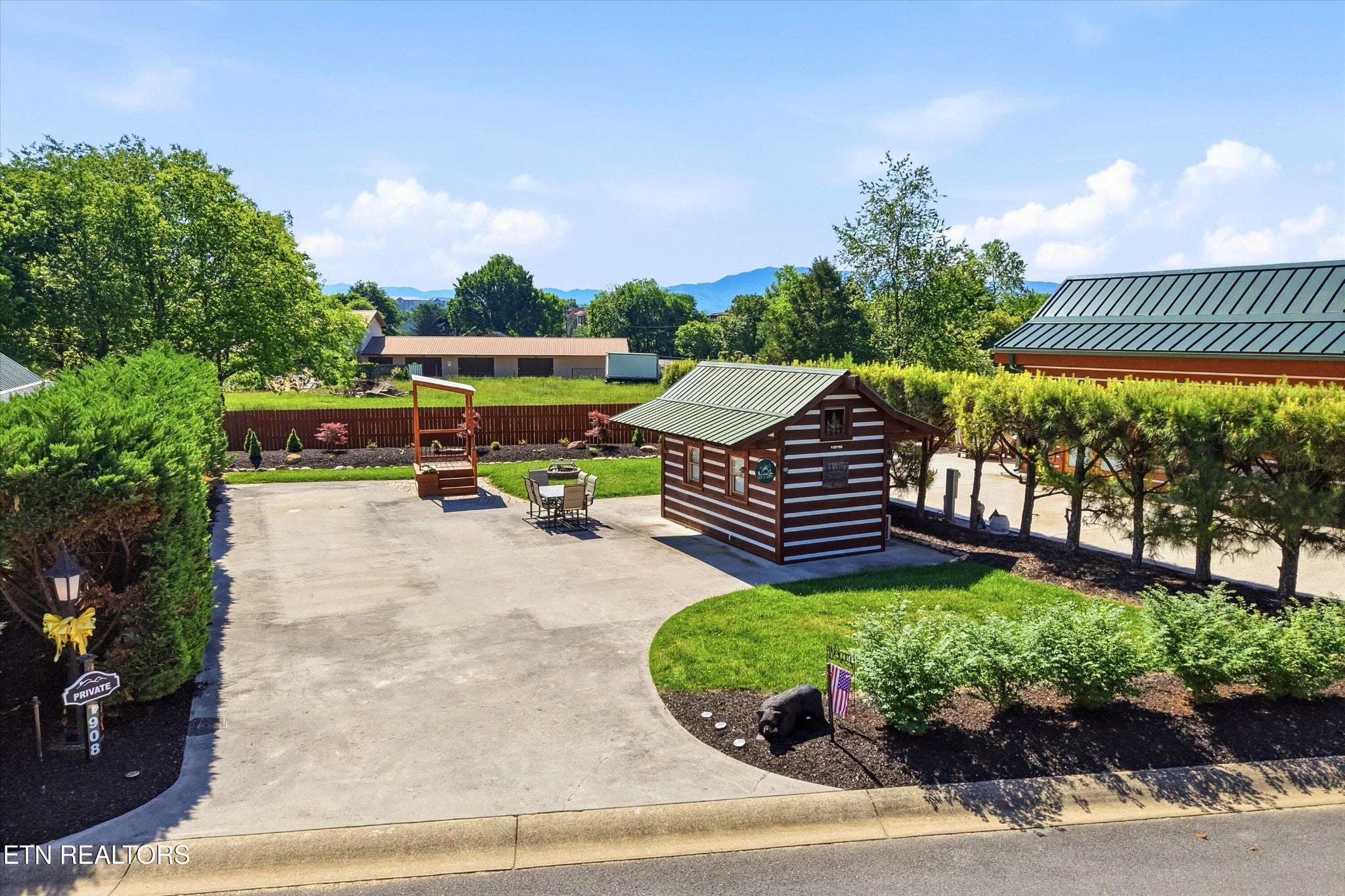 1908 Lizi Loop Way