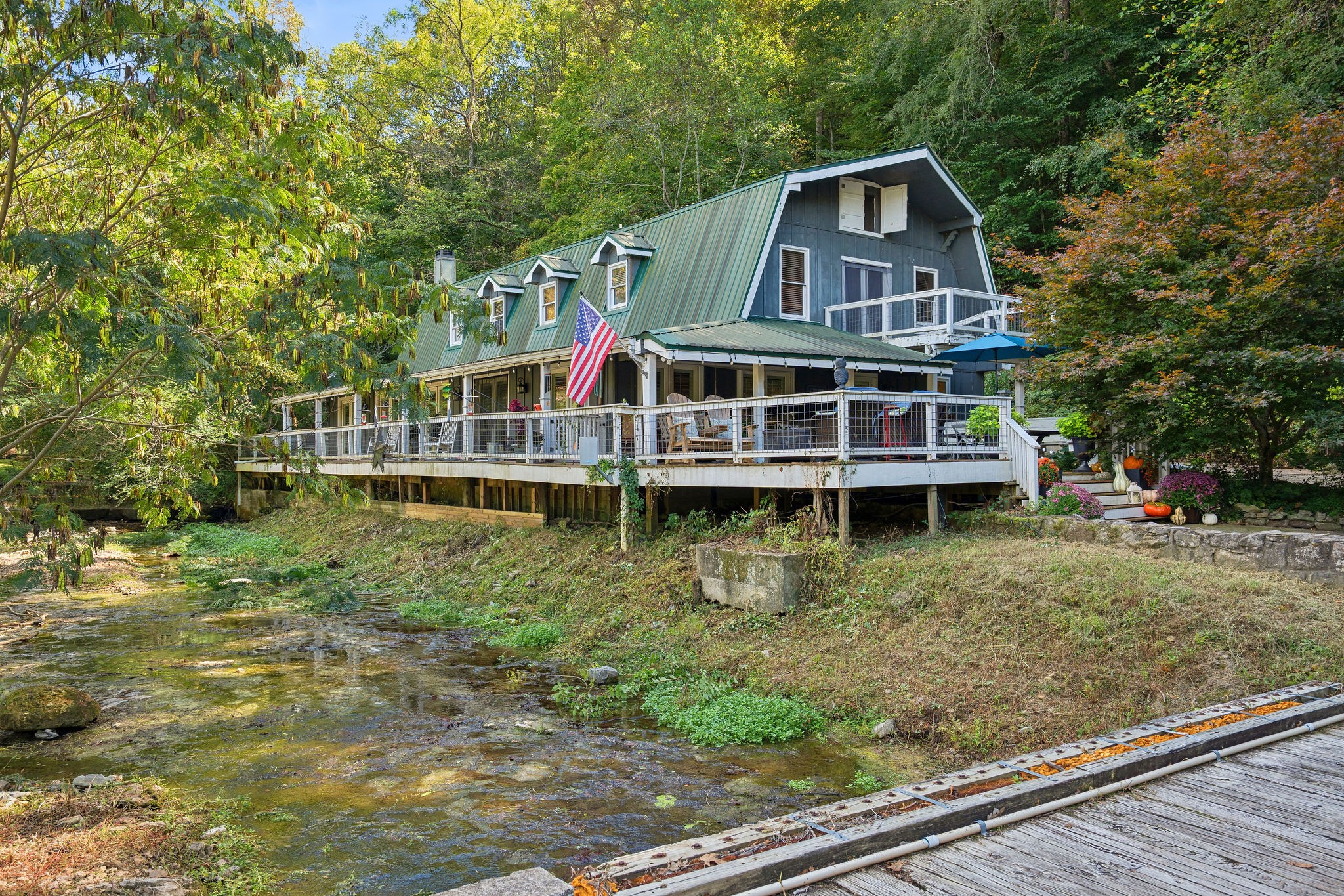 4073 New Highway 96 W