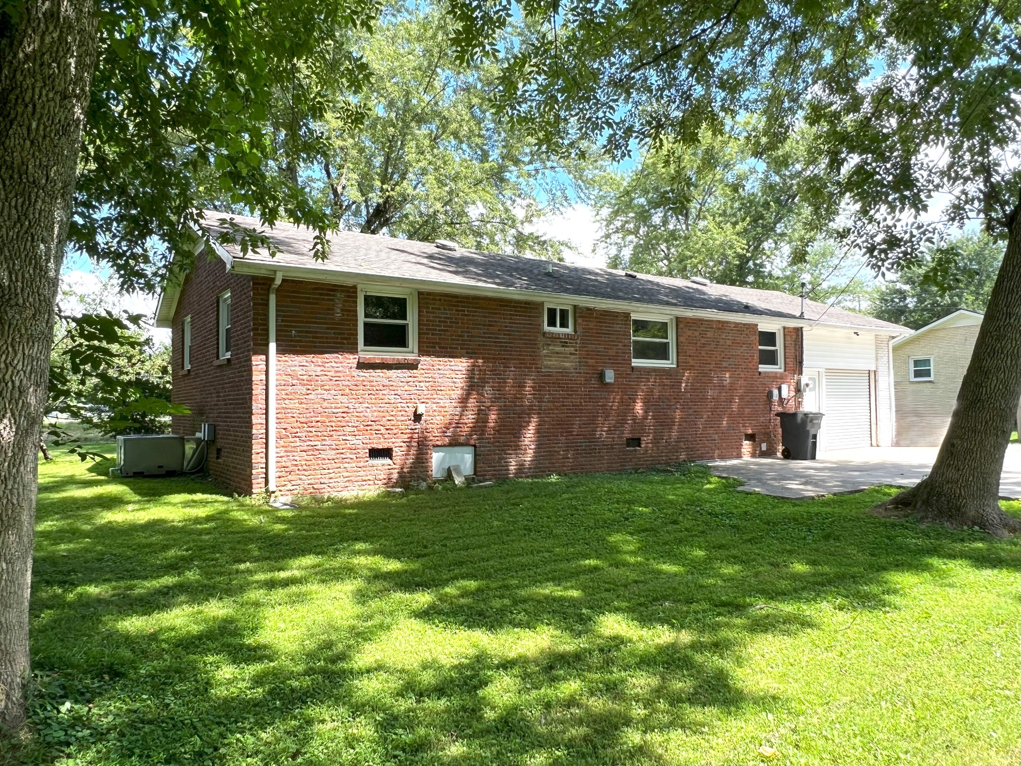 25 Charlemagne Blvd