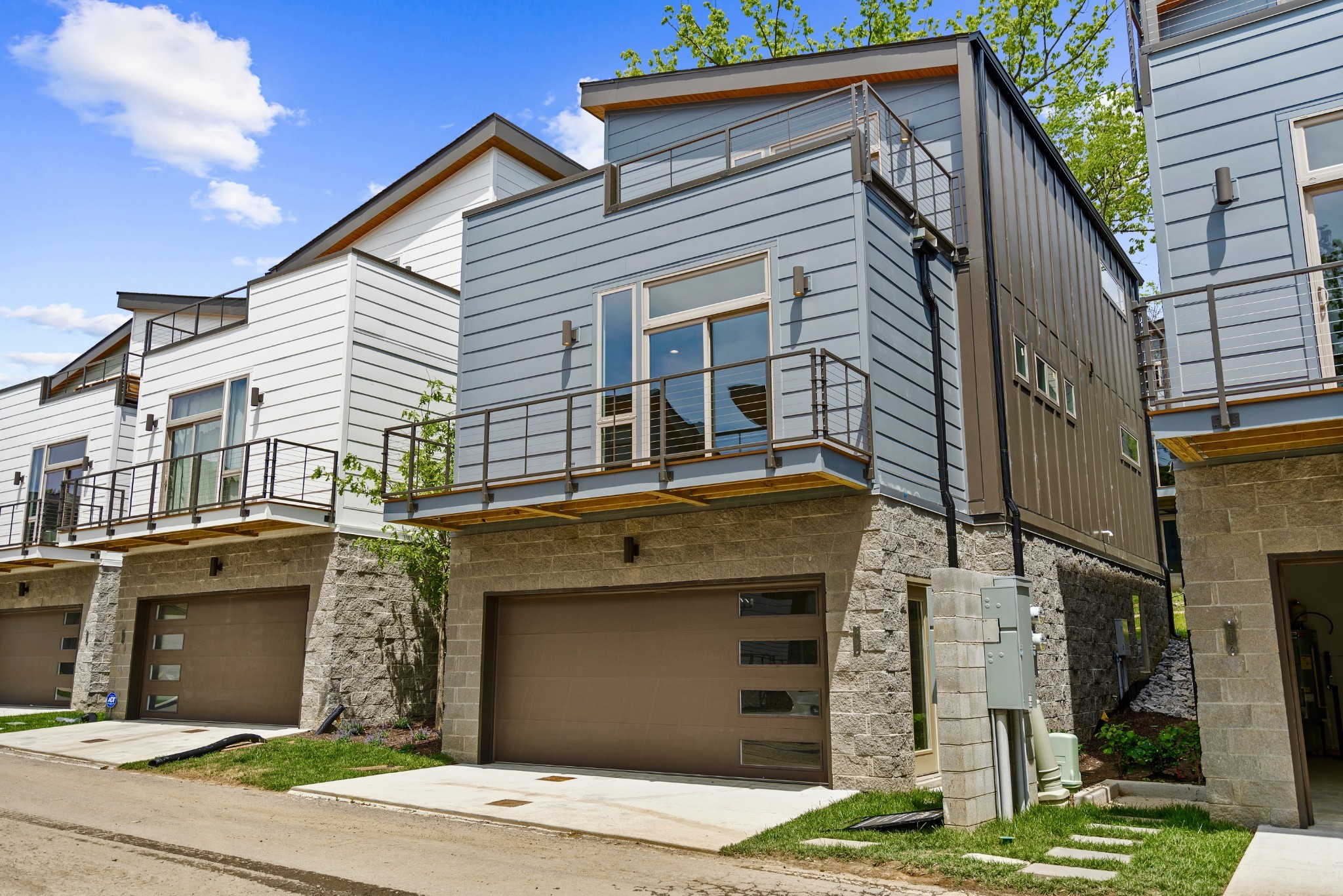 3038 Edwin Cir