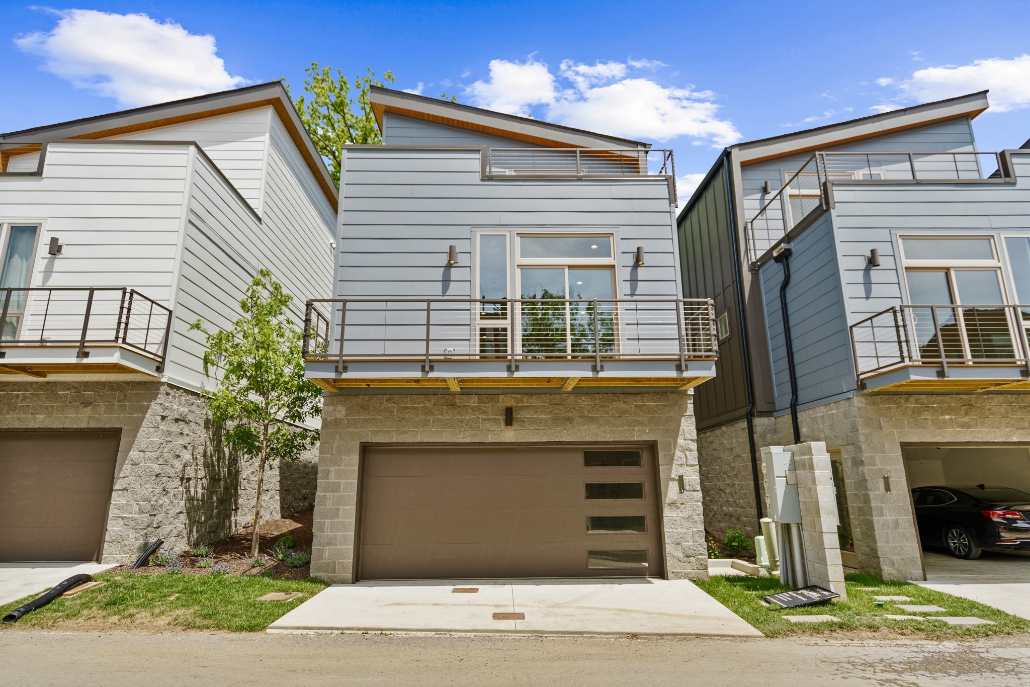 3038 Edwin Cir