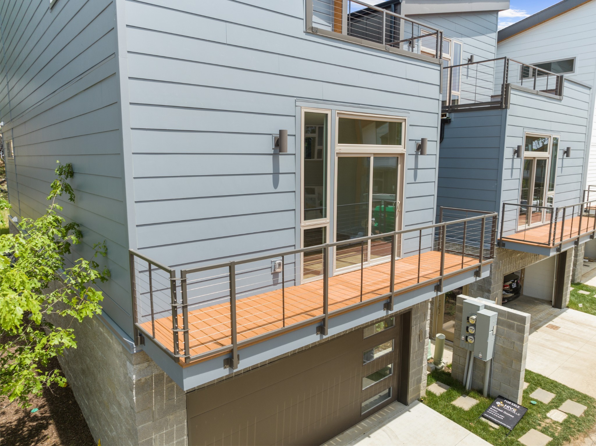 3038 Edwin Cir