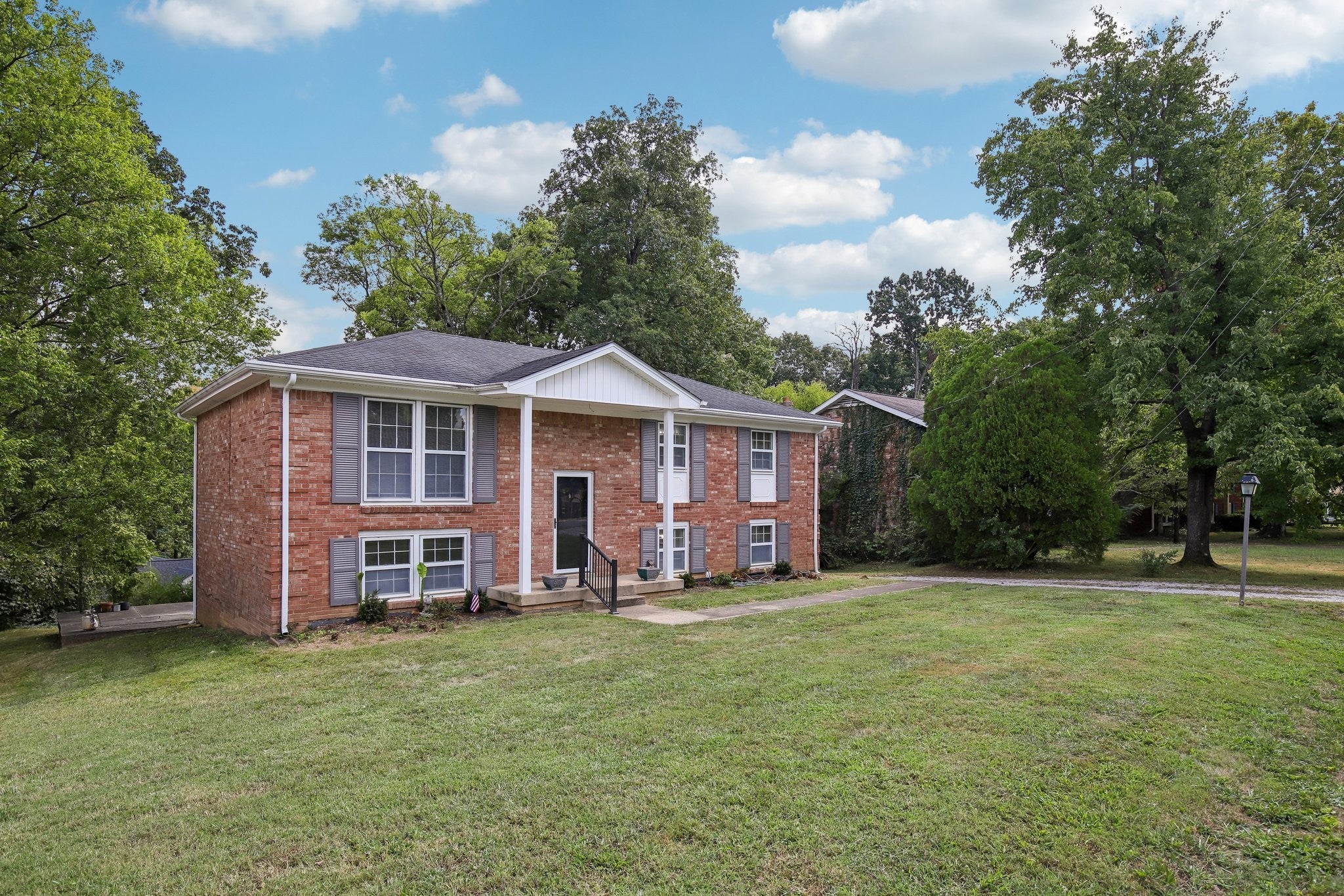 312 Honeyhill Dr