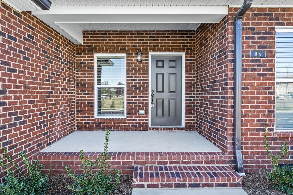 108 Landmark Ct