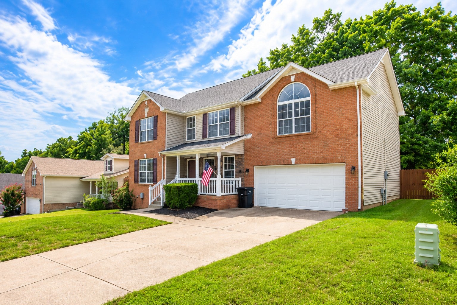 736 W Accipiter Cir