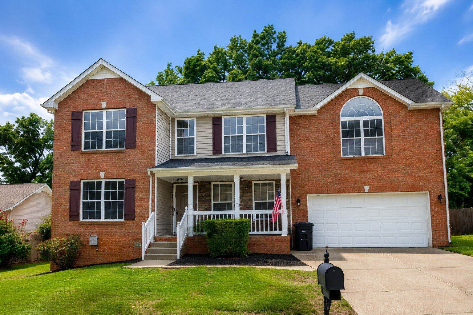 736 W Accipiter Cir