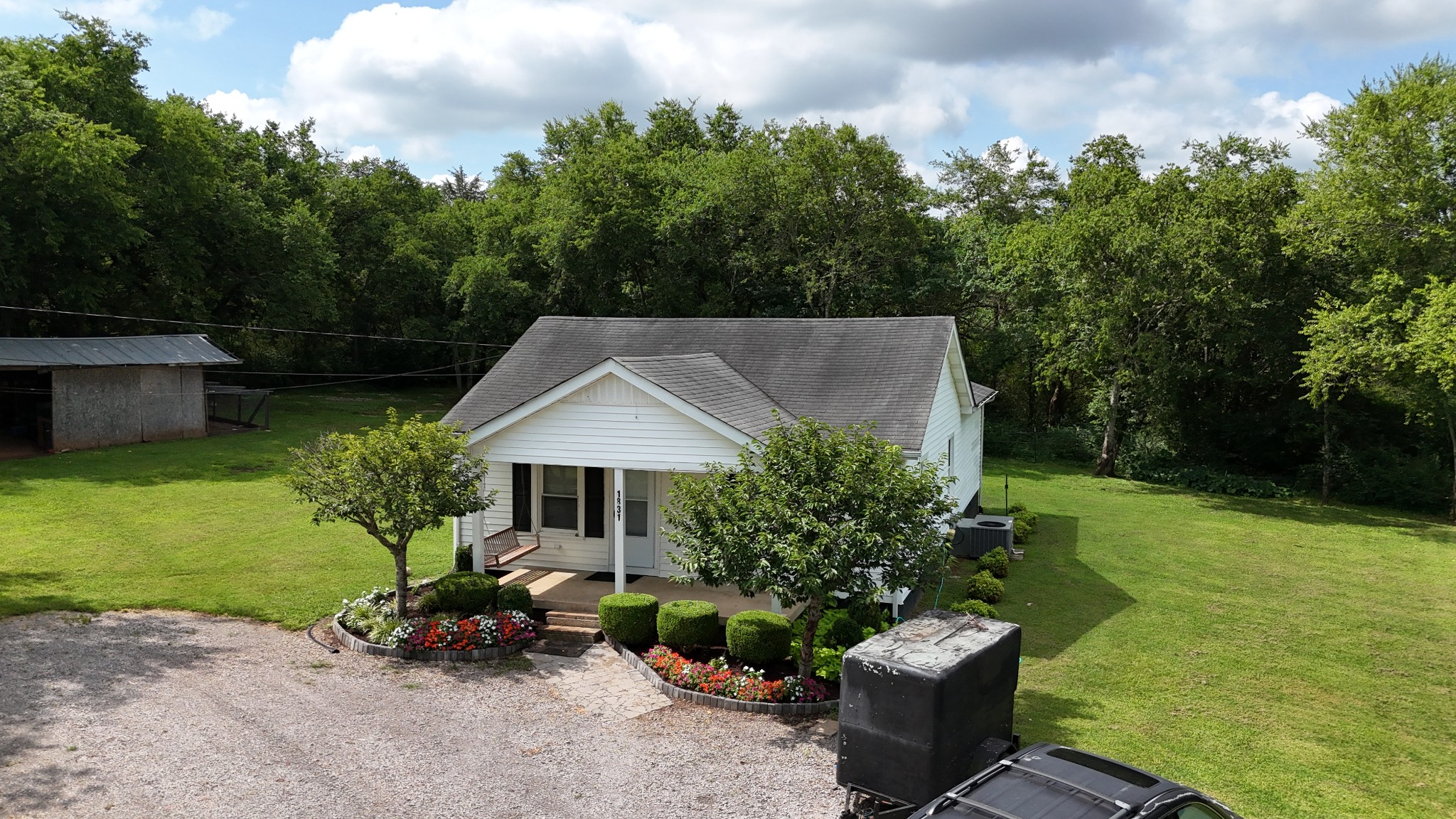 1851 W Jefferson Pike