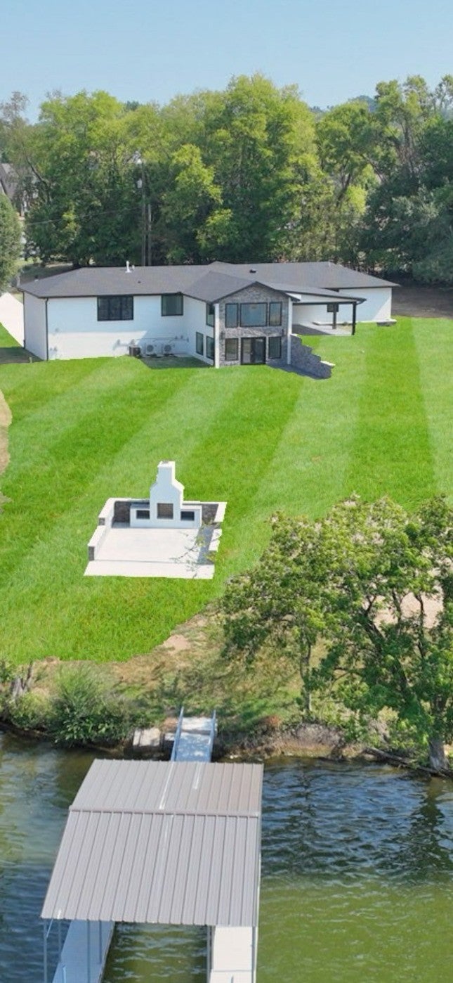 132 Circle Dr