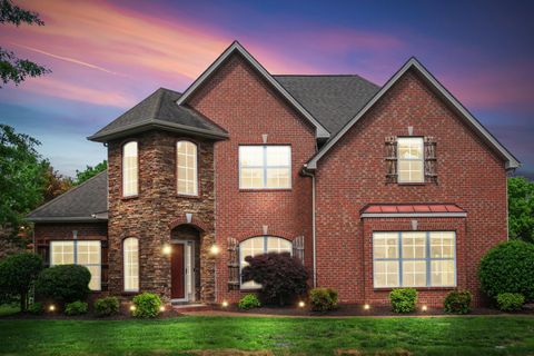 2732 Avington Ct Murfreesboro TN 37128