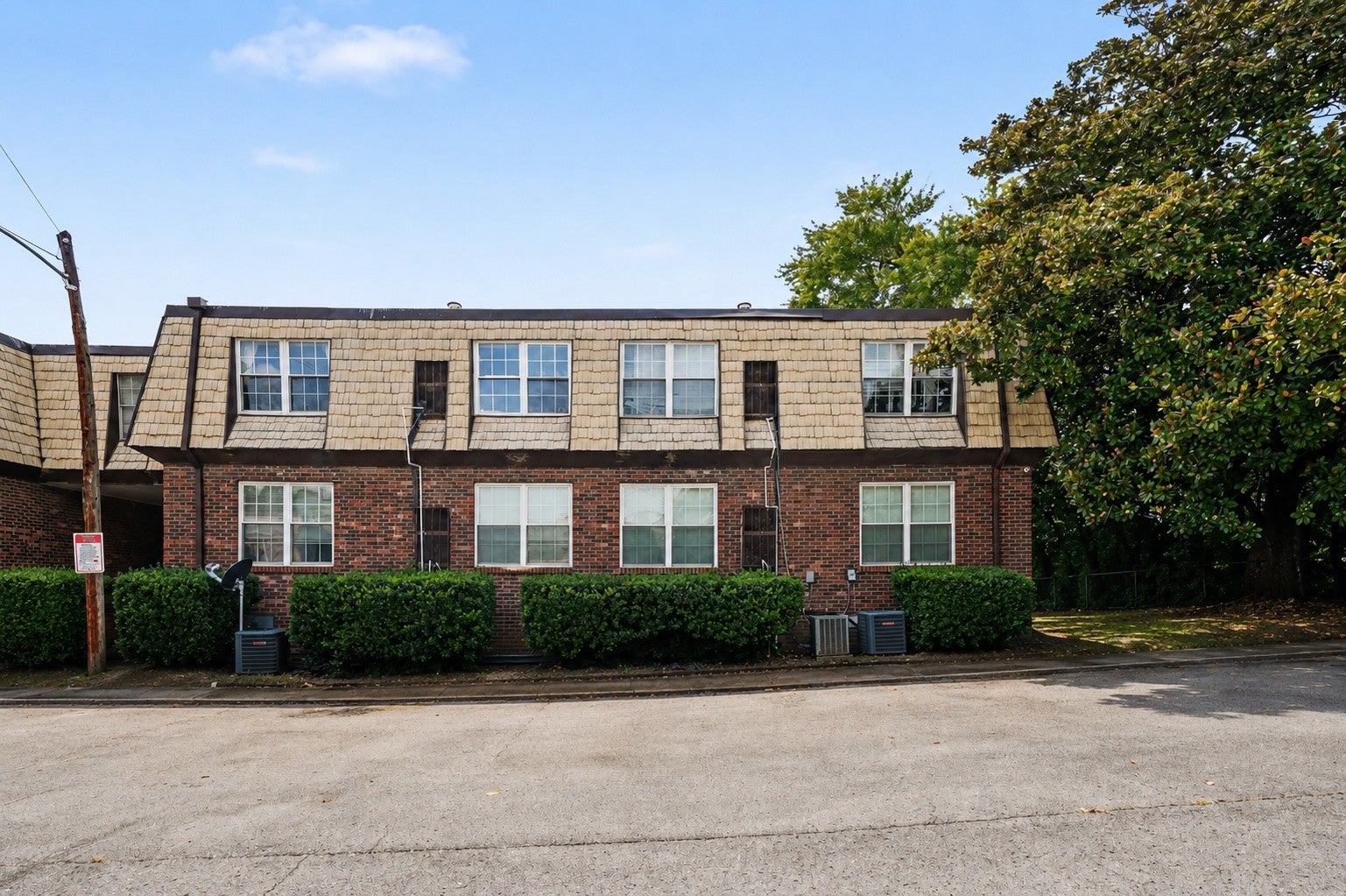 441 Harding Pl E1