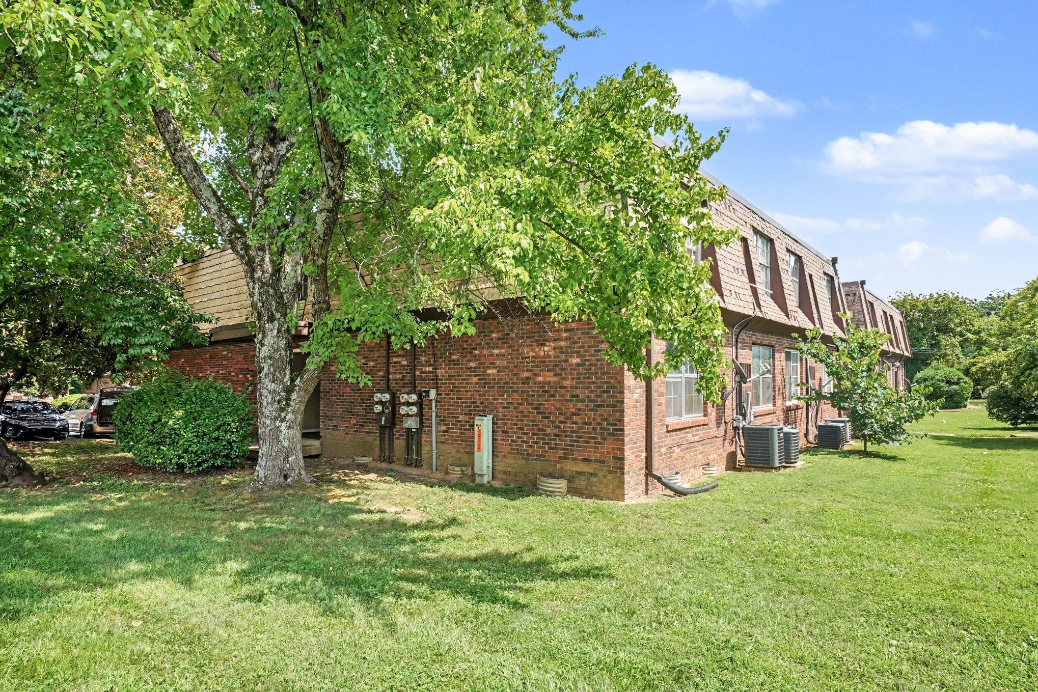 441 Harding Pl E1
