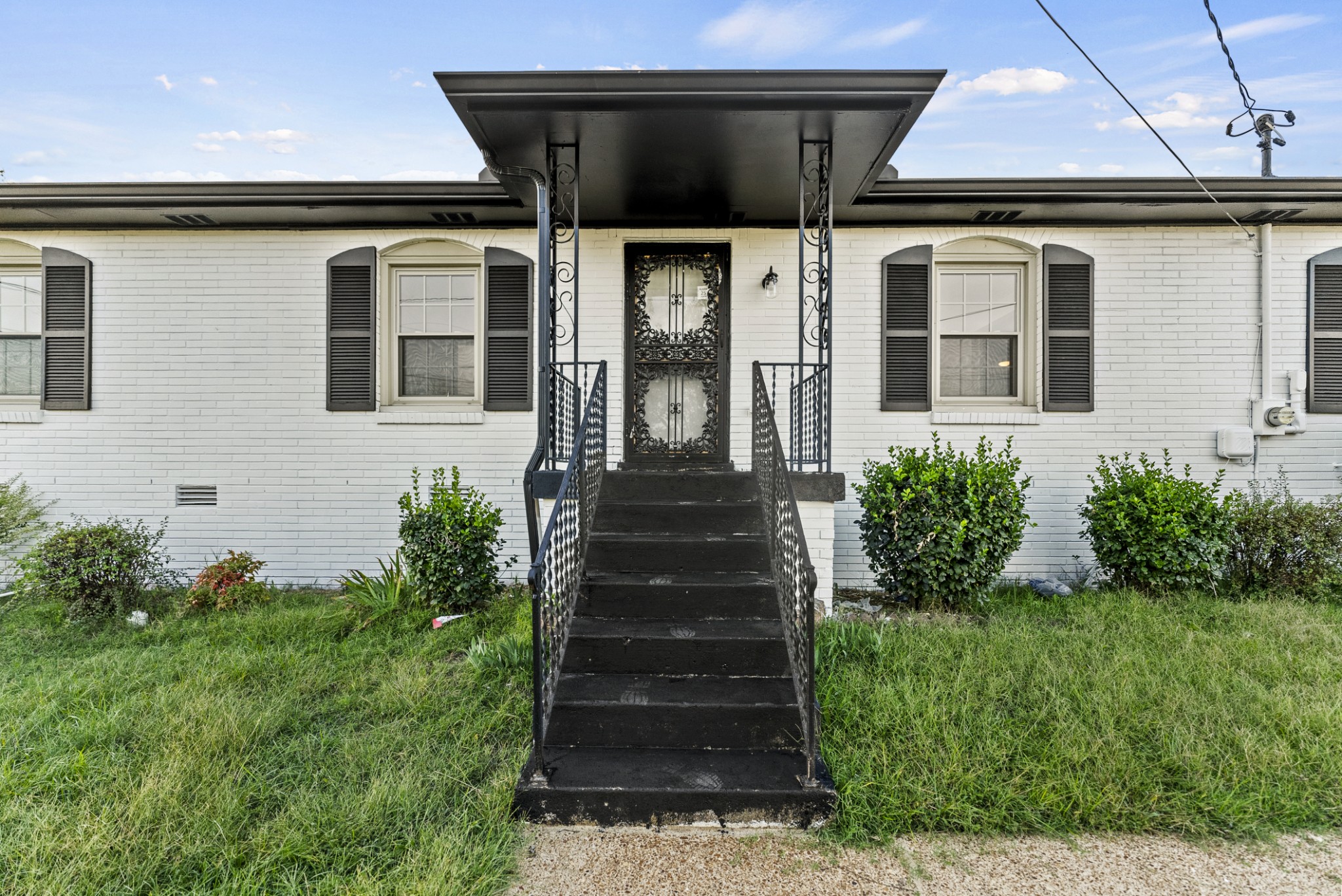 3853 Woodward Dr