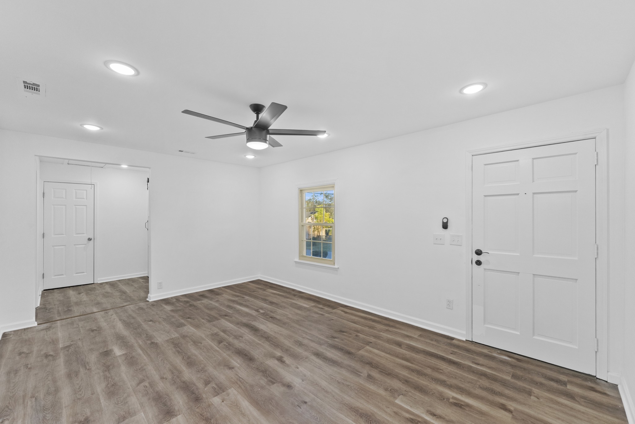 3853 Woodward Dr