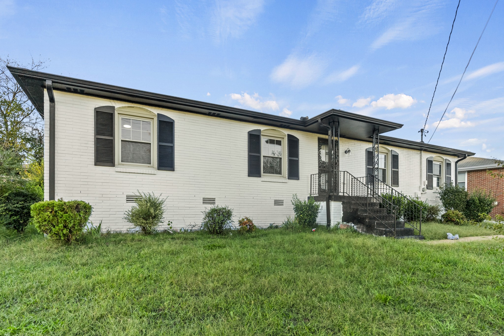 3853 Woodward Dr