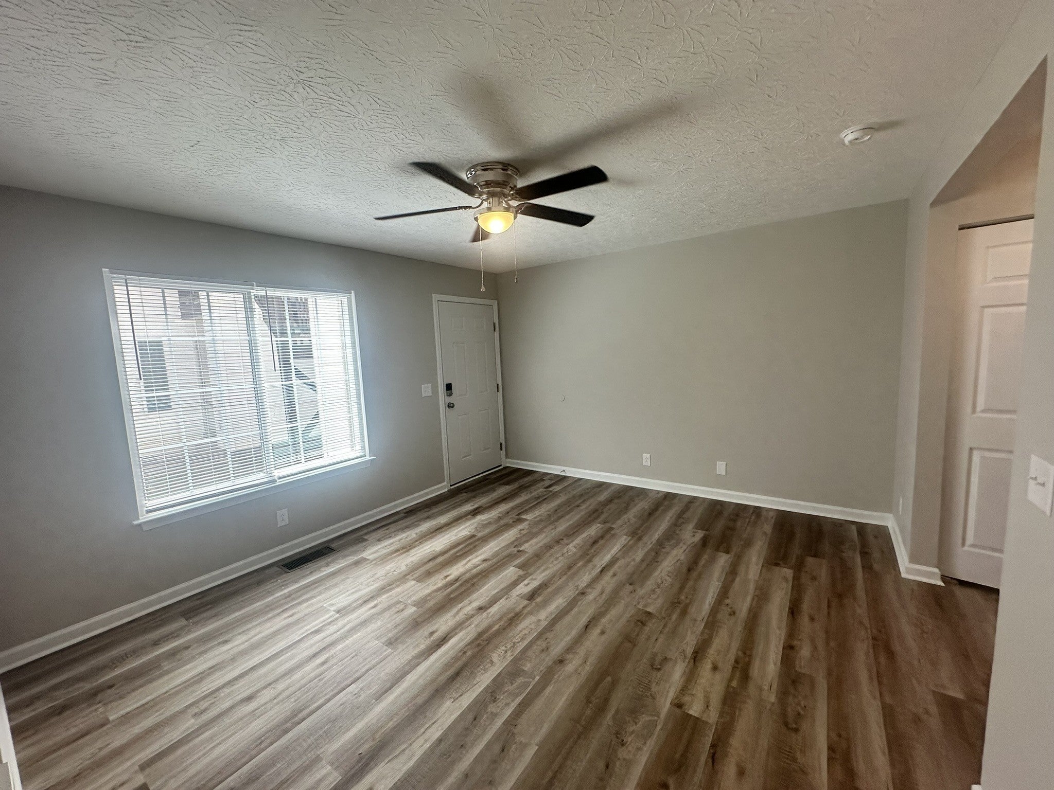 1506 Batts Blvd 5