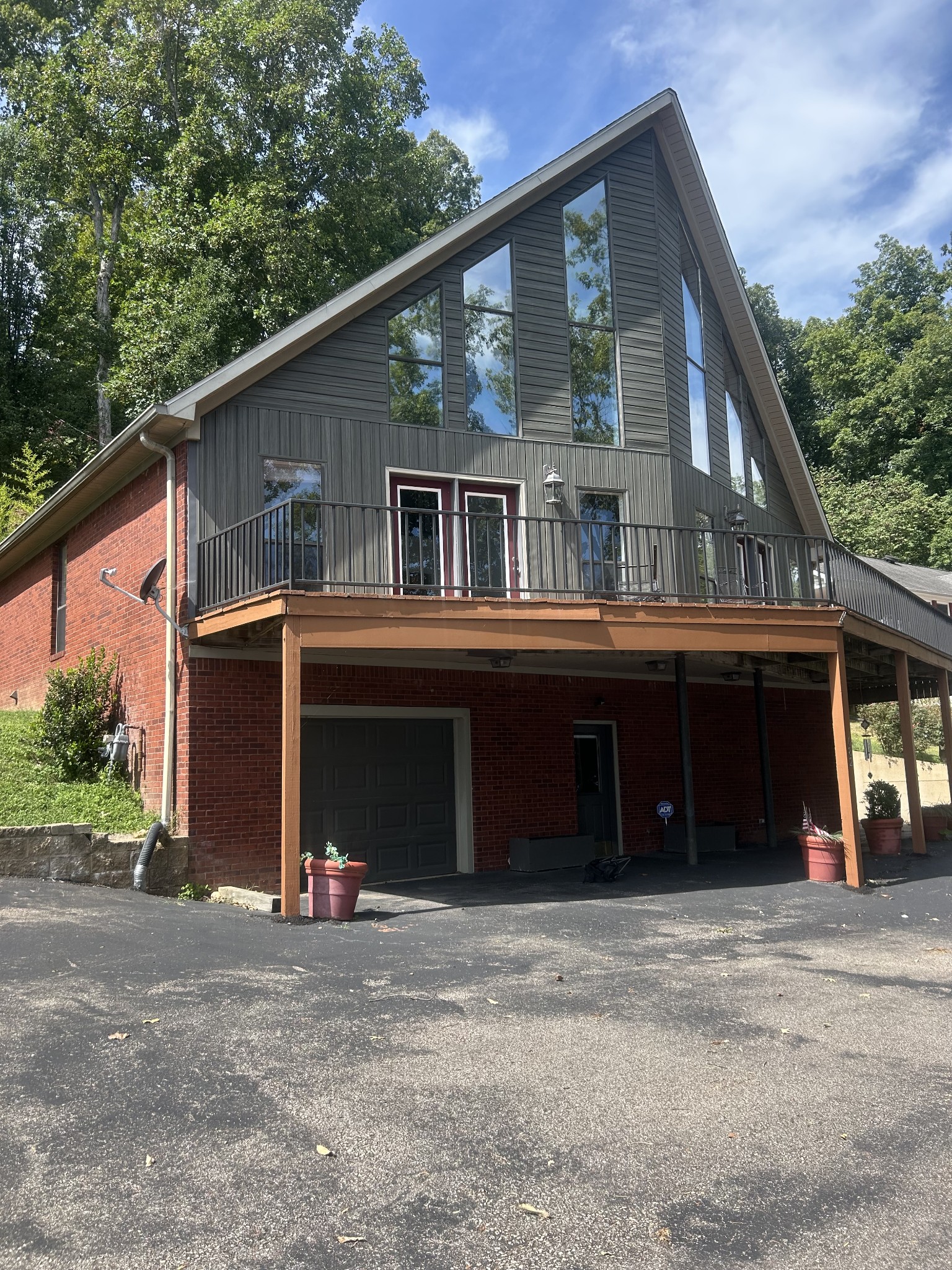 682 Stirling Rd
