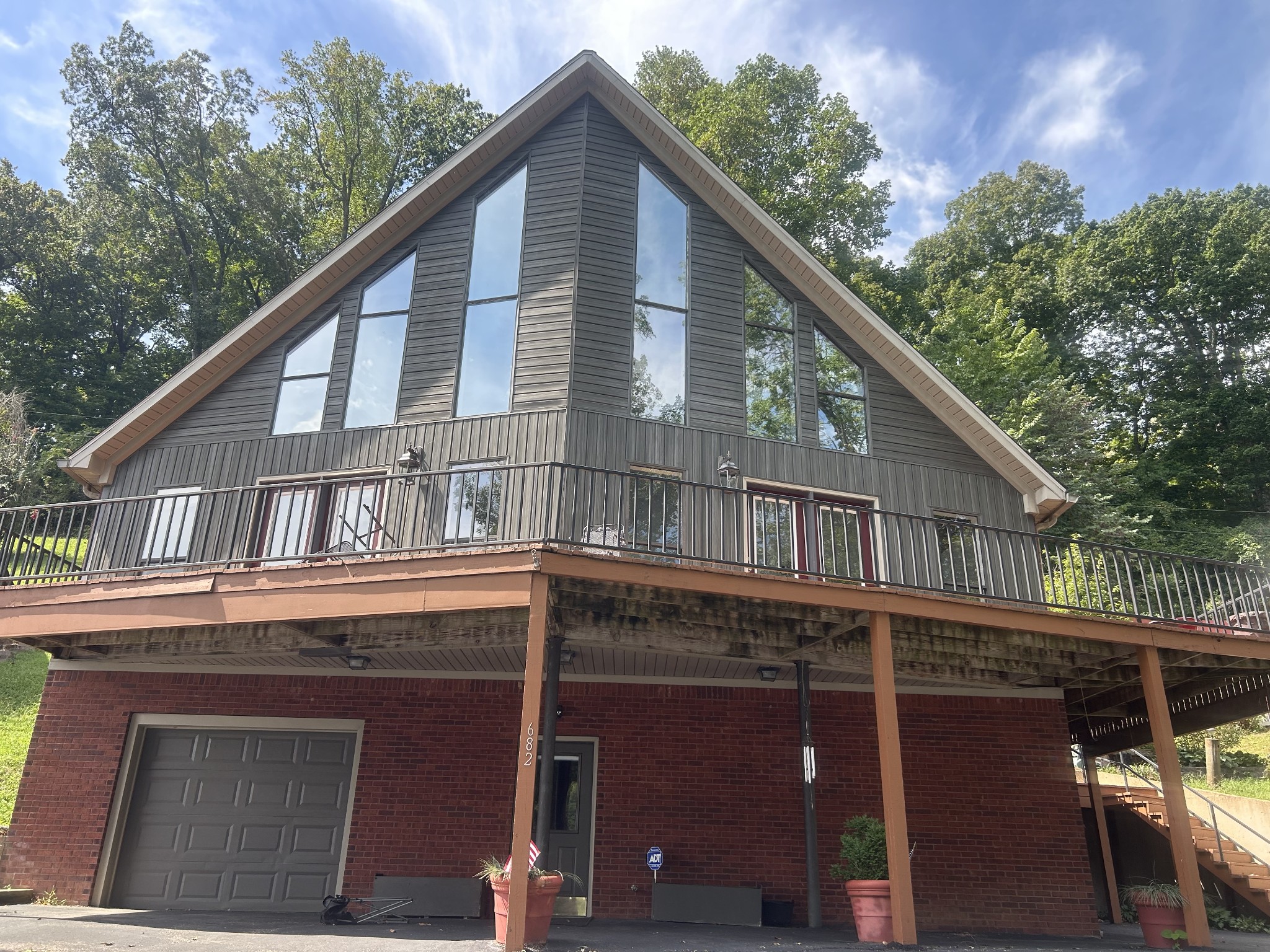 682 Stirling Rd