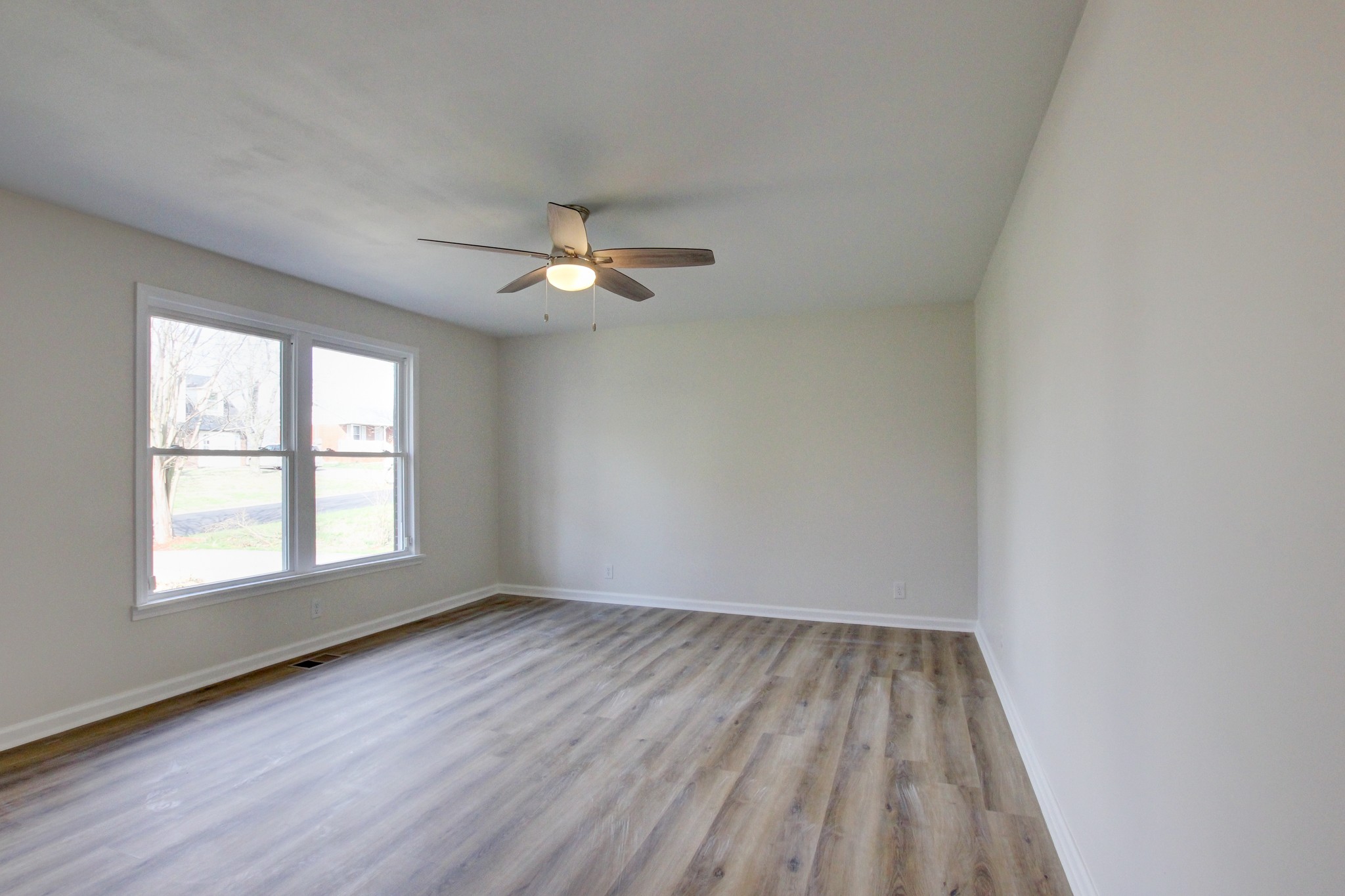 Photo 4 of 24 of 407 Helton Dr house