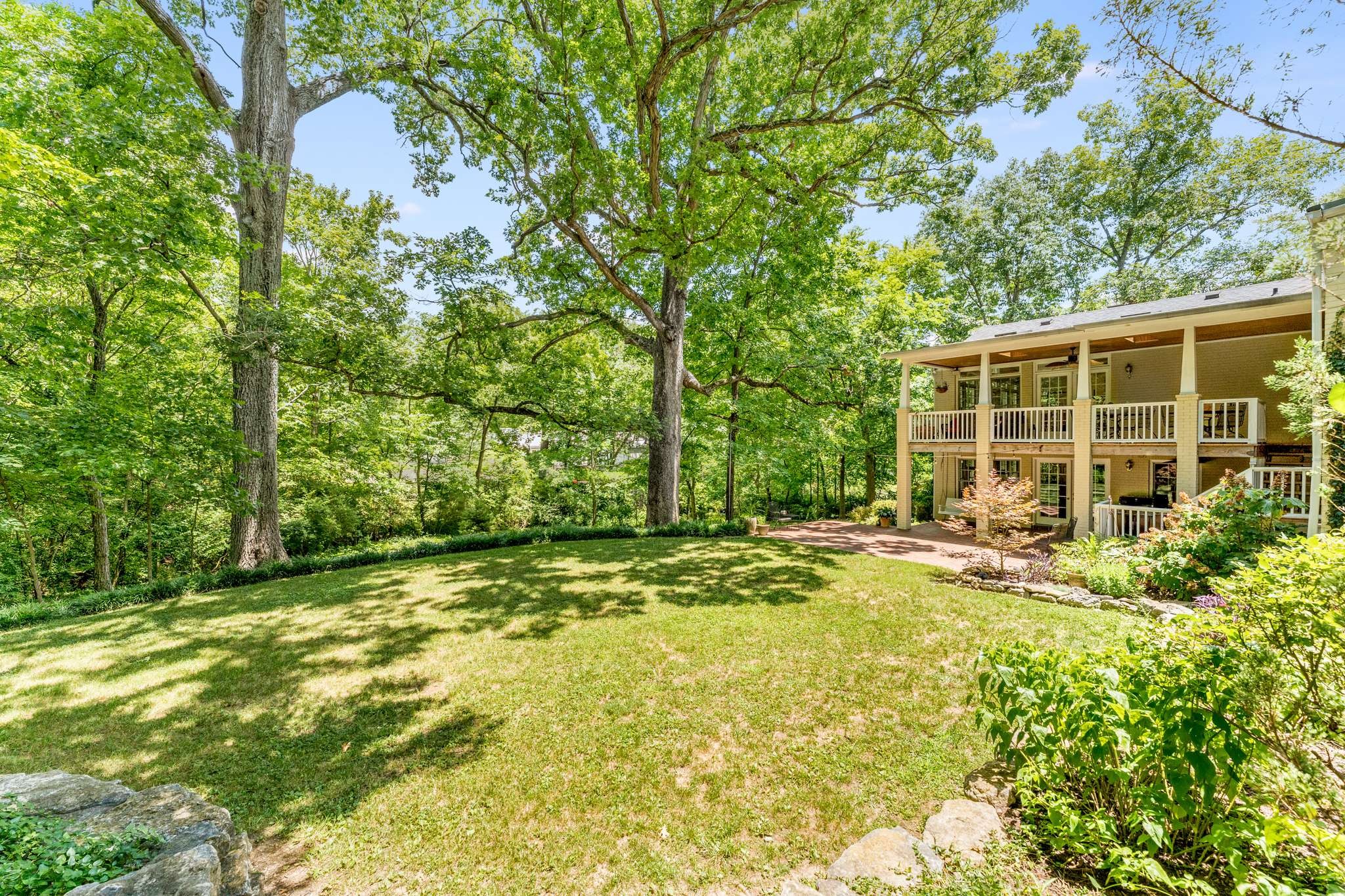 416 W Hillwood Dr