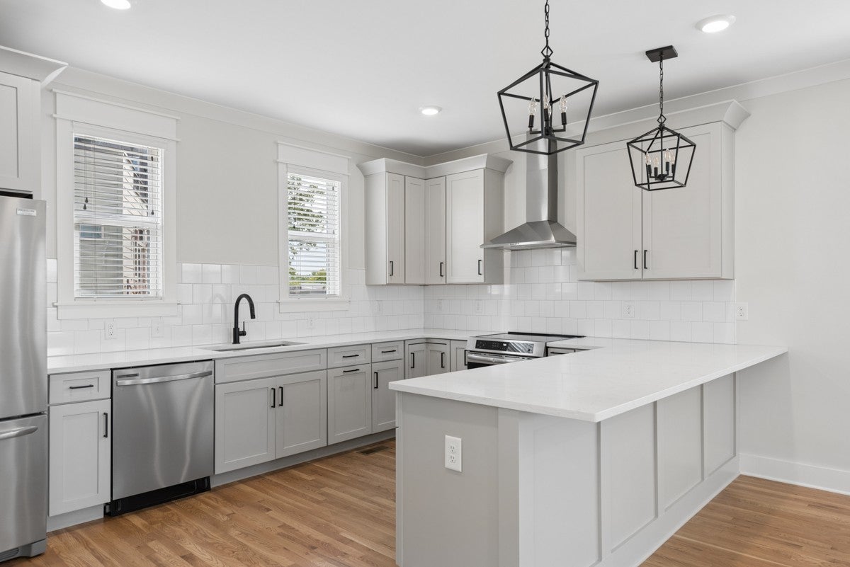 530 Edwin St 29